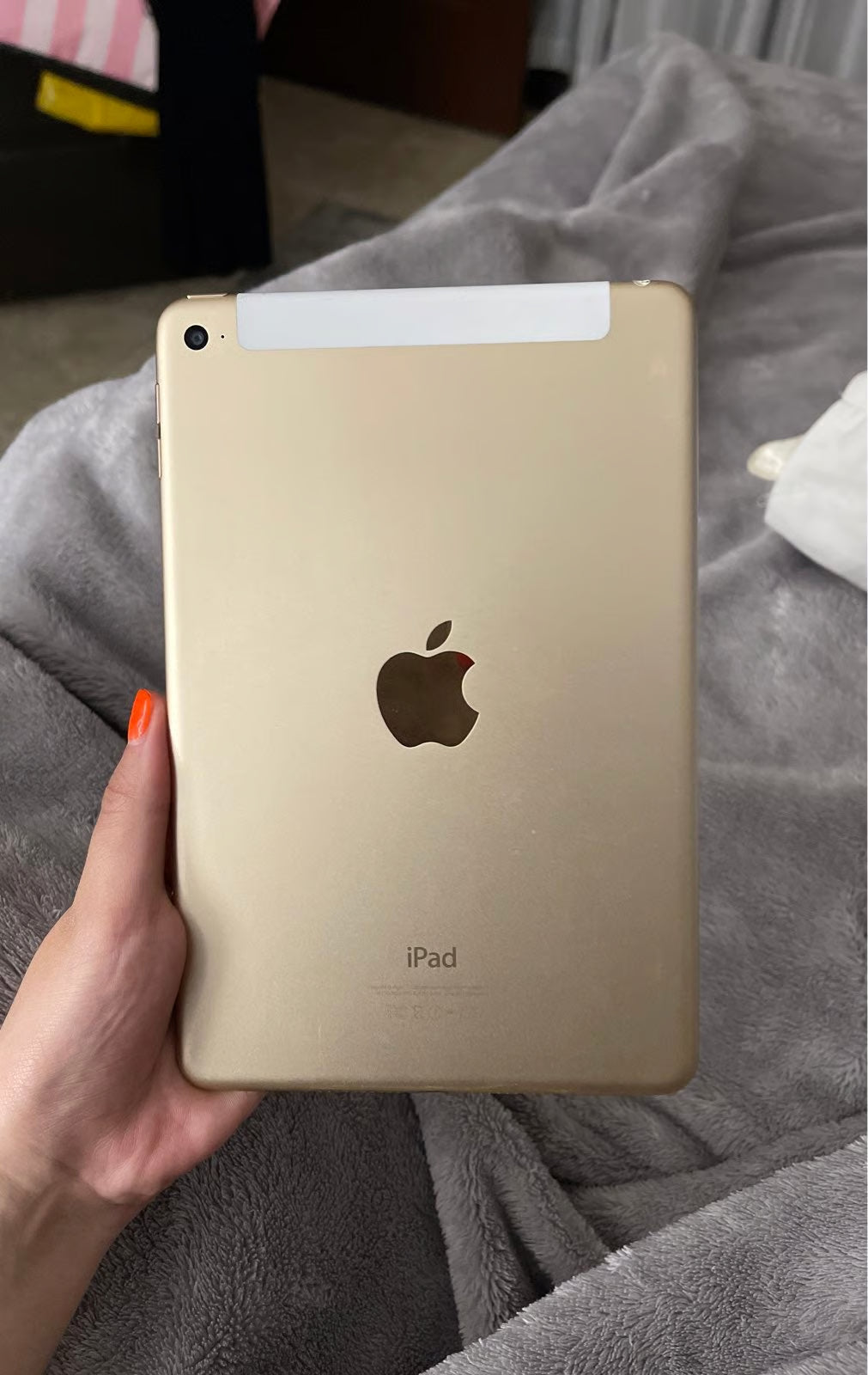 Ipad mini 4. Wifi + cellular 6J15