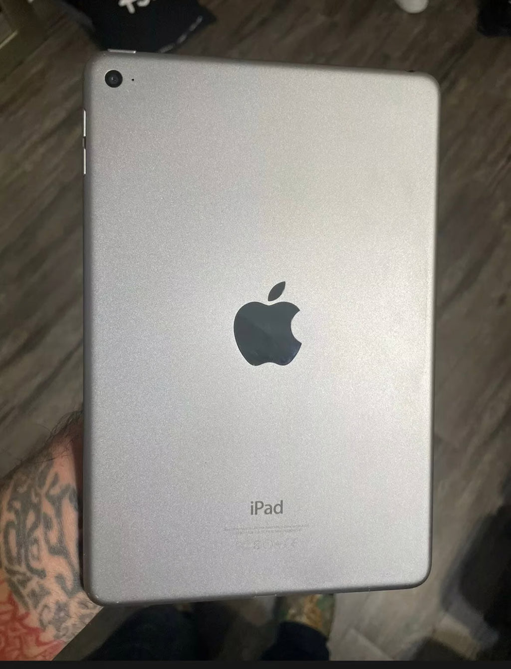 Apple iPad Mini 4th Generation 64 GB in Silver 7L57