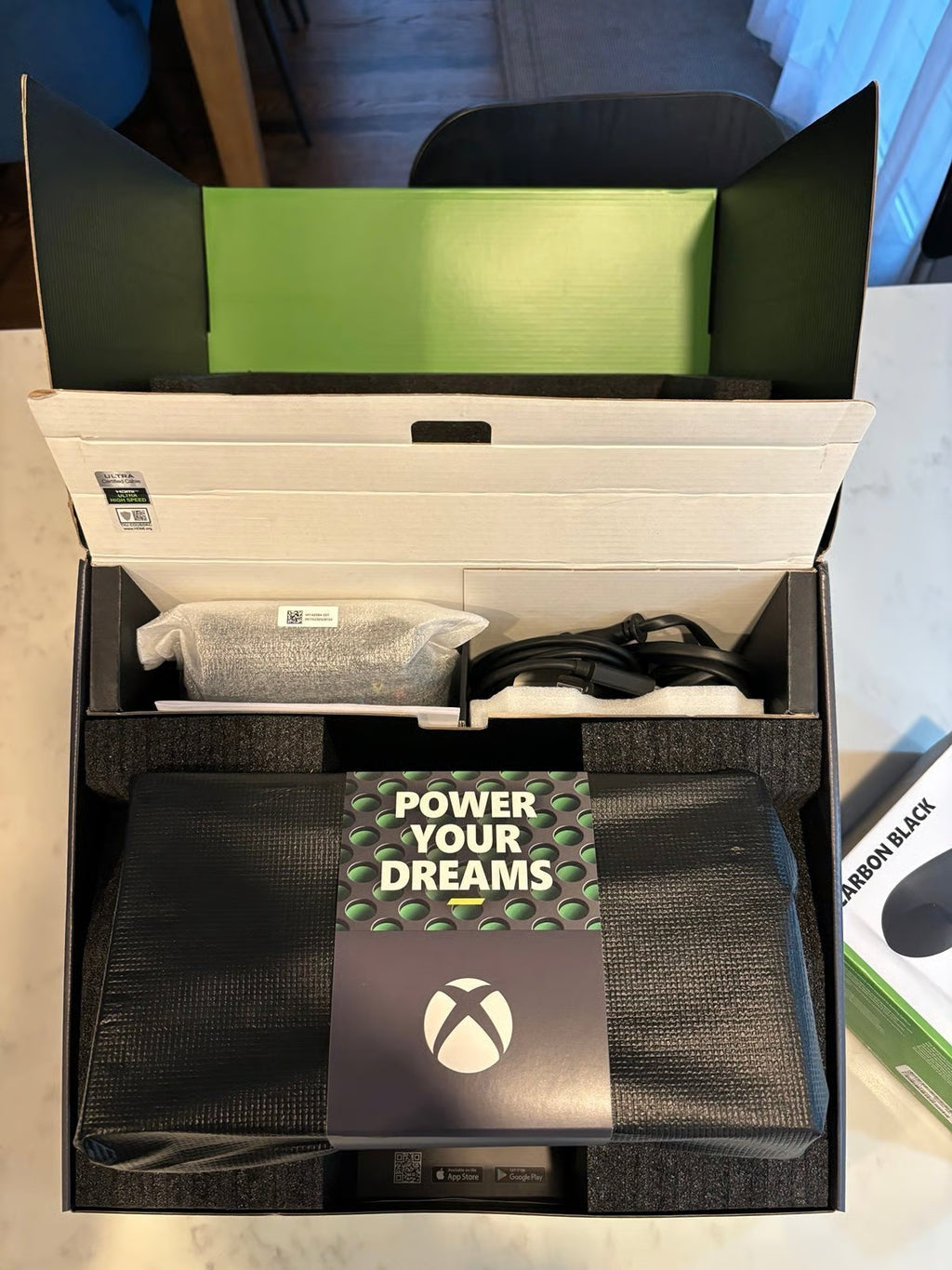 Xbox Series X + Second Controller - MINT condition! 6V11
