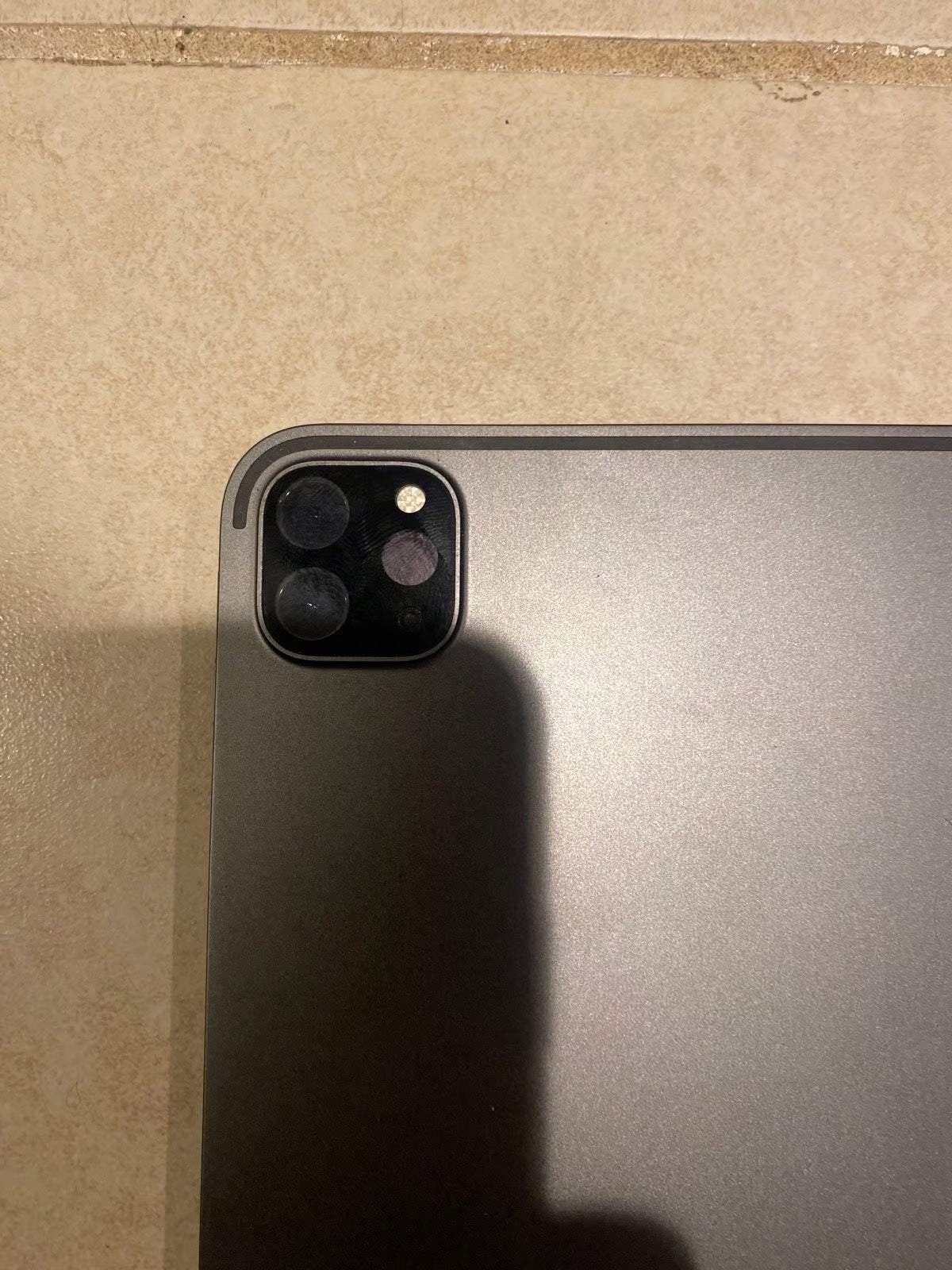 Apple iPad Pro 4th Gen 128GB Wi-Fi 12.9�?Space Gray with otter box case 6Y67