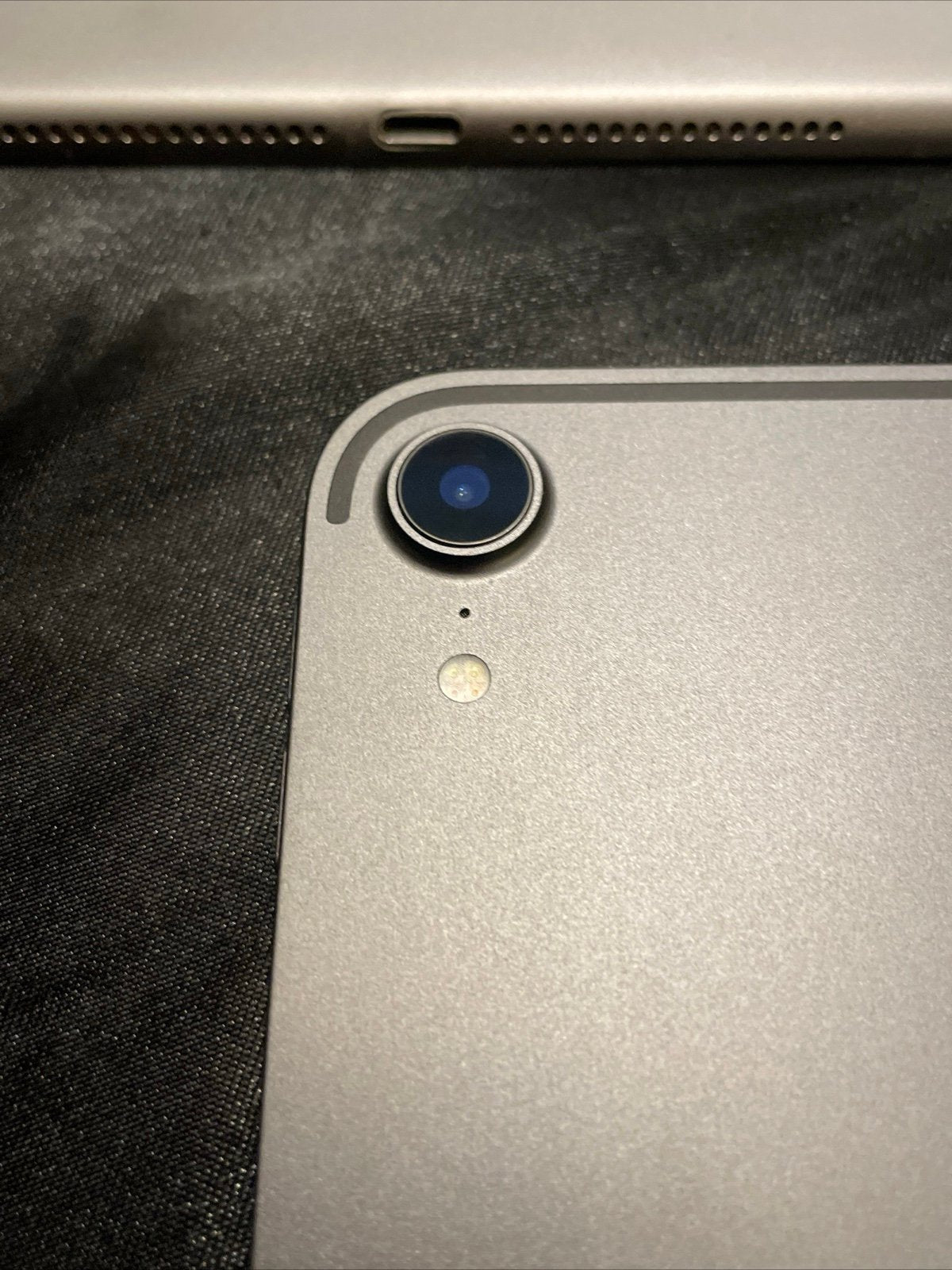 4 iPad Pros iCloud locked 6T51