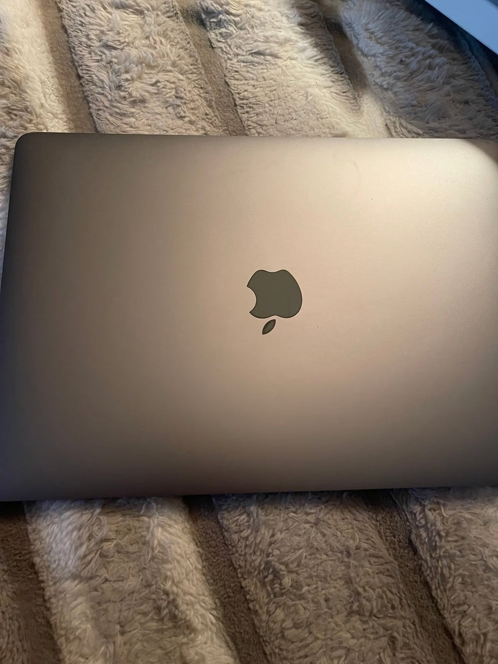 MacBook Pro 9J83