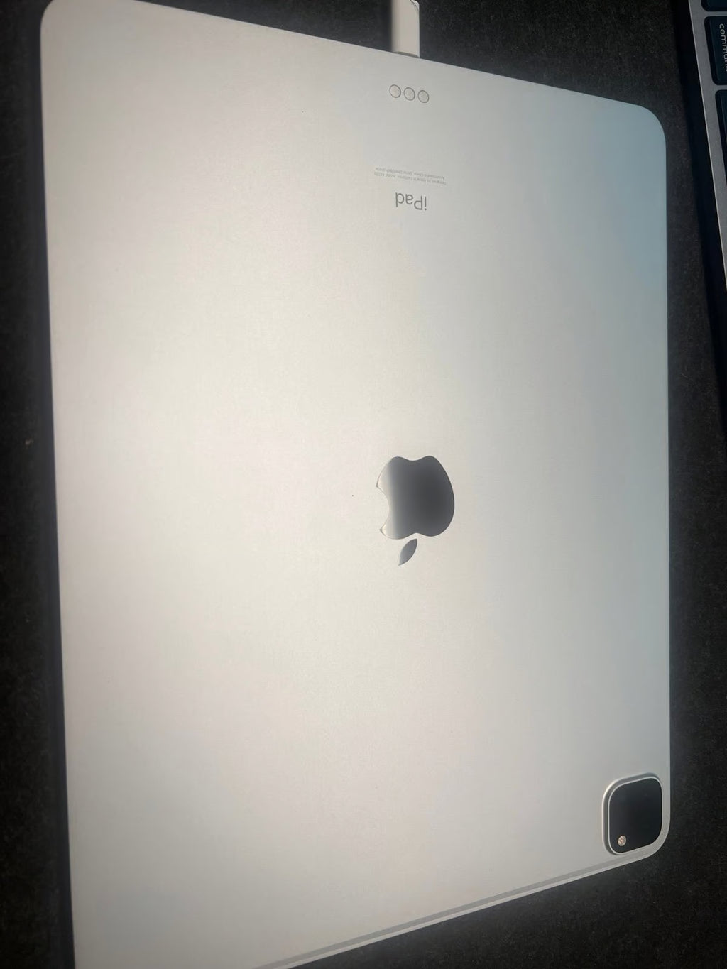 Apple iPad Pro 12.9 4th Gen 128 GB/ Magic Keyboard 5W86