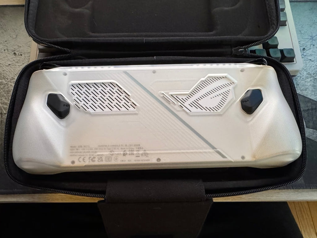 Asus ROG Ally z1 Extreme 1tb w/extras 8D99