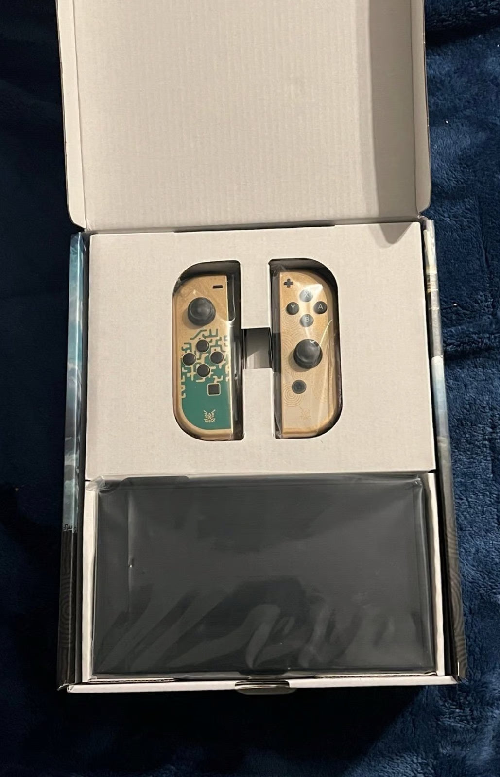 Nintendo Switch OLED Console - The Legend of Zelda: Tears of the Kingdom Edition 6S22