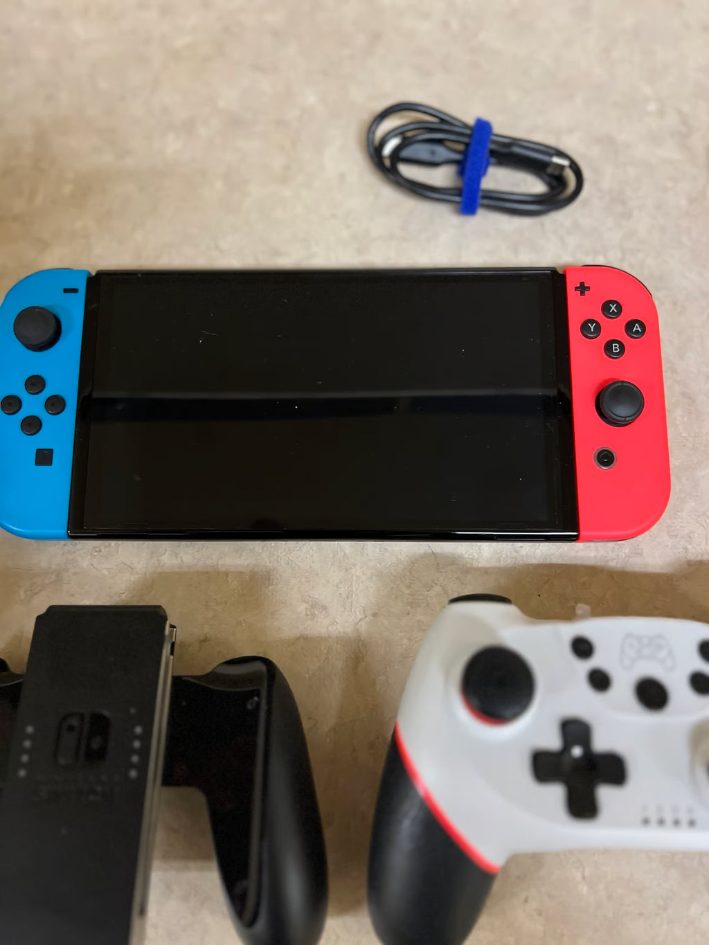 Nintendo switch oled bundle w/2 BRAND NEW WIRELESS CONTROLLERS 2K81