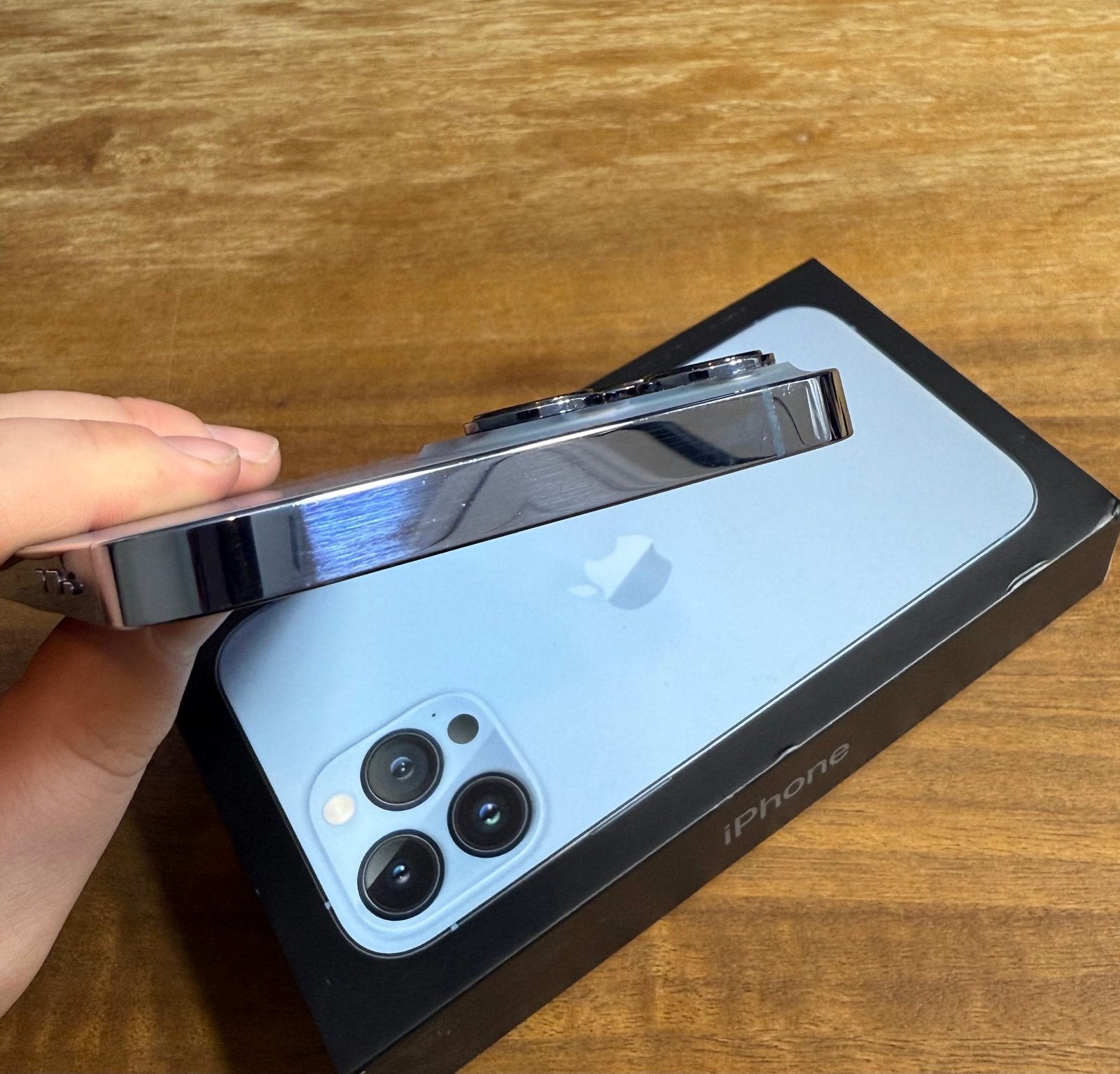 Apple iPhone 13 Pro Max 128GB Unlocked - Sierra Blue 7P19