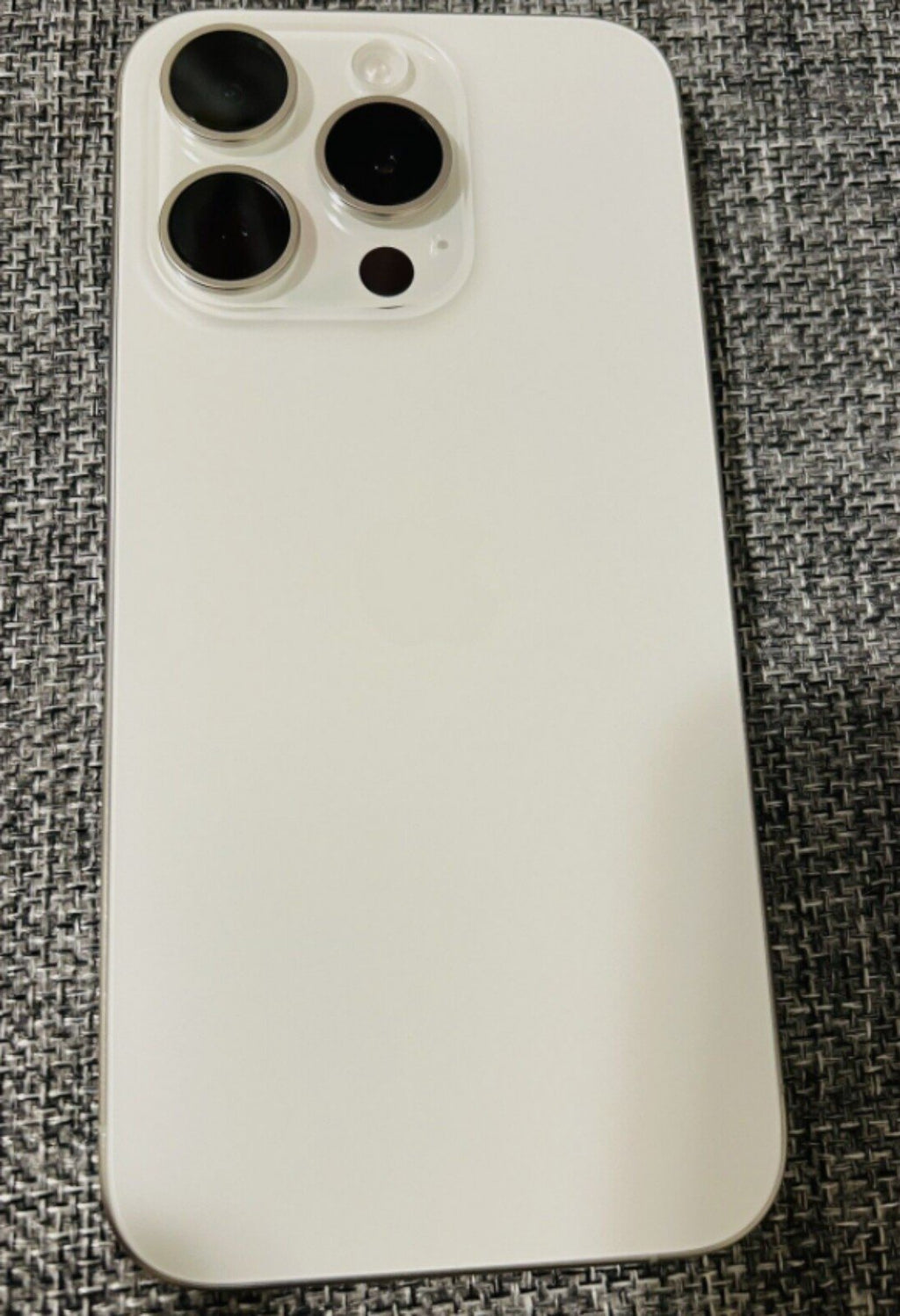 Apple iPhone 15 Pro - 128 GB - White Titanium Unlocked 1U39