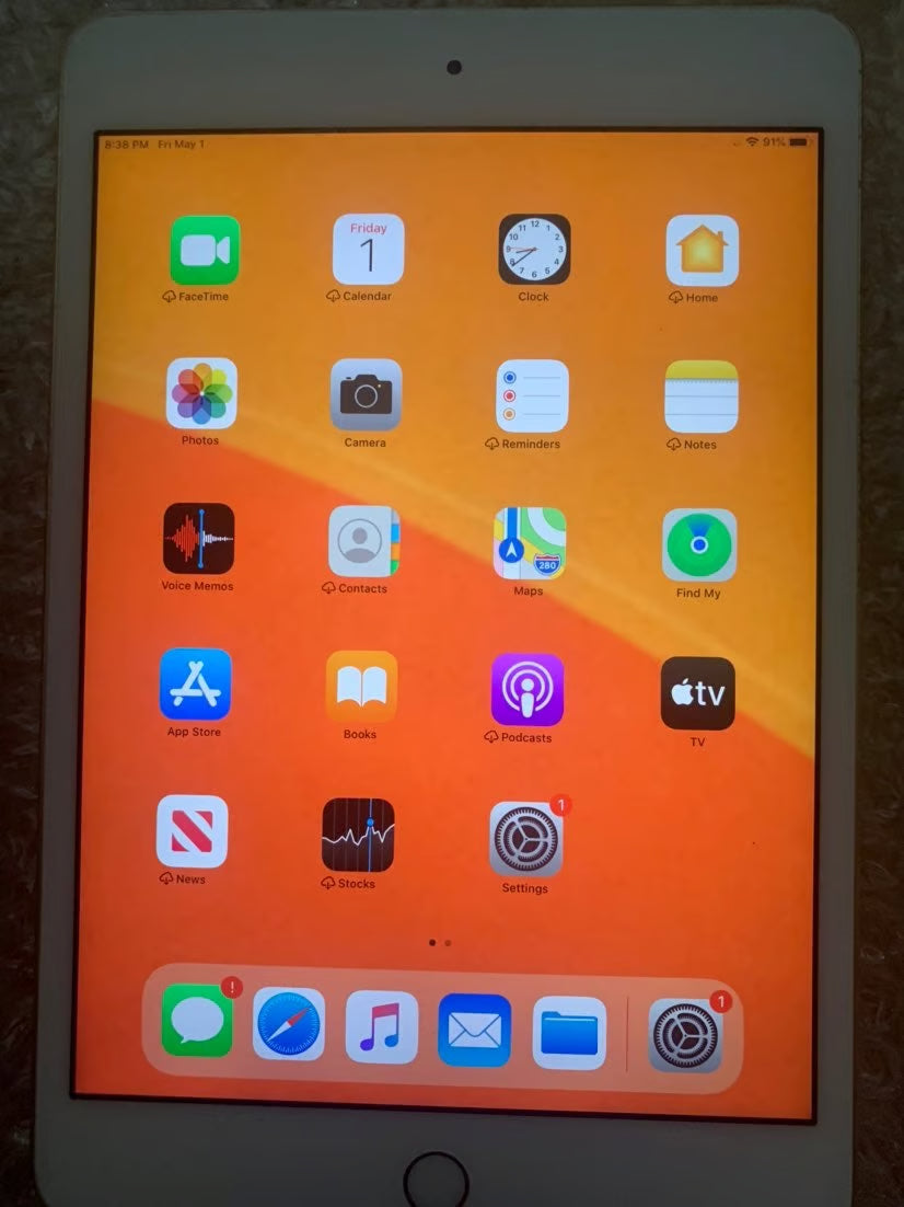 iPad mini 4th generation Gold 64 GB 7O89