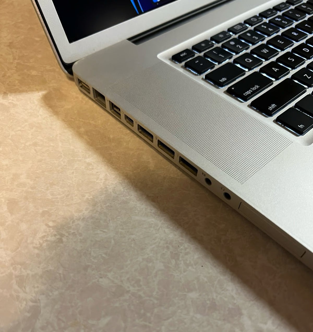 Upgraded Apple MacBook Pro 17鈥?i7/16GB/1TB SSD + Charger & Loaded! 2R18