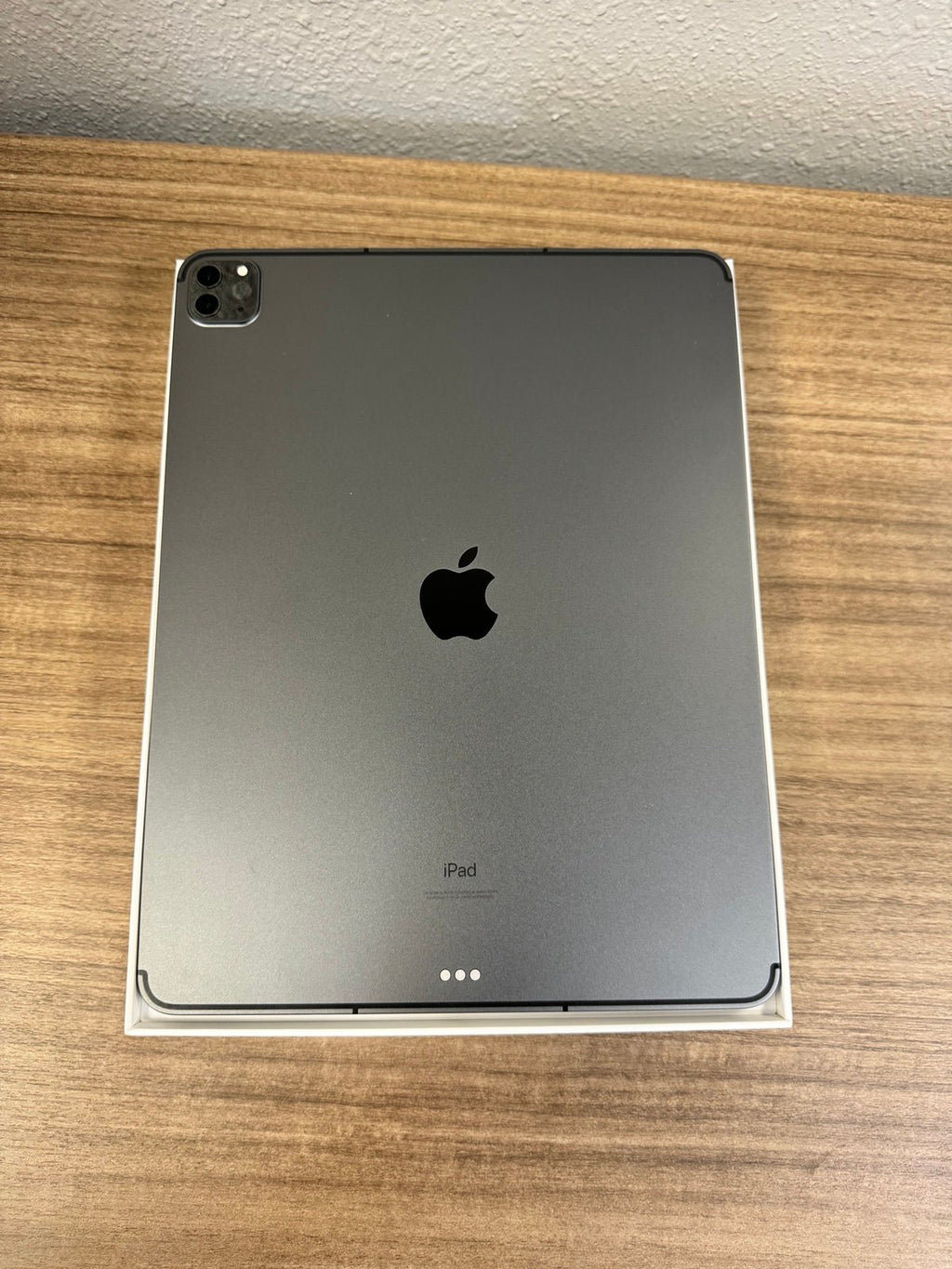 Apple IPad Pro 12.9�?5th Generation 128GB wifi+cellular (Space Gray) 2Q85