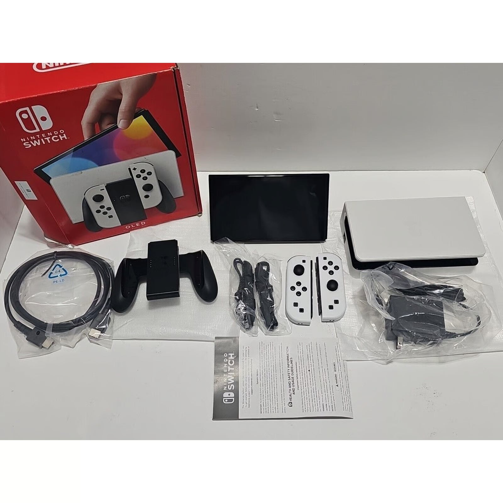 Nintendo Switch OLED Model HEG-001 Handheld Console - 64GB - White NEW CONDITION 8G19