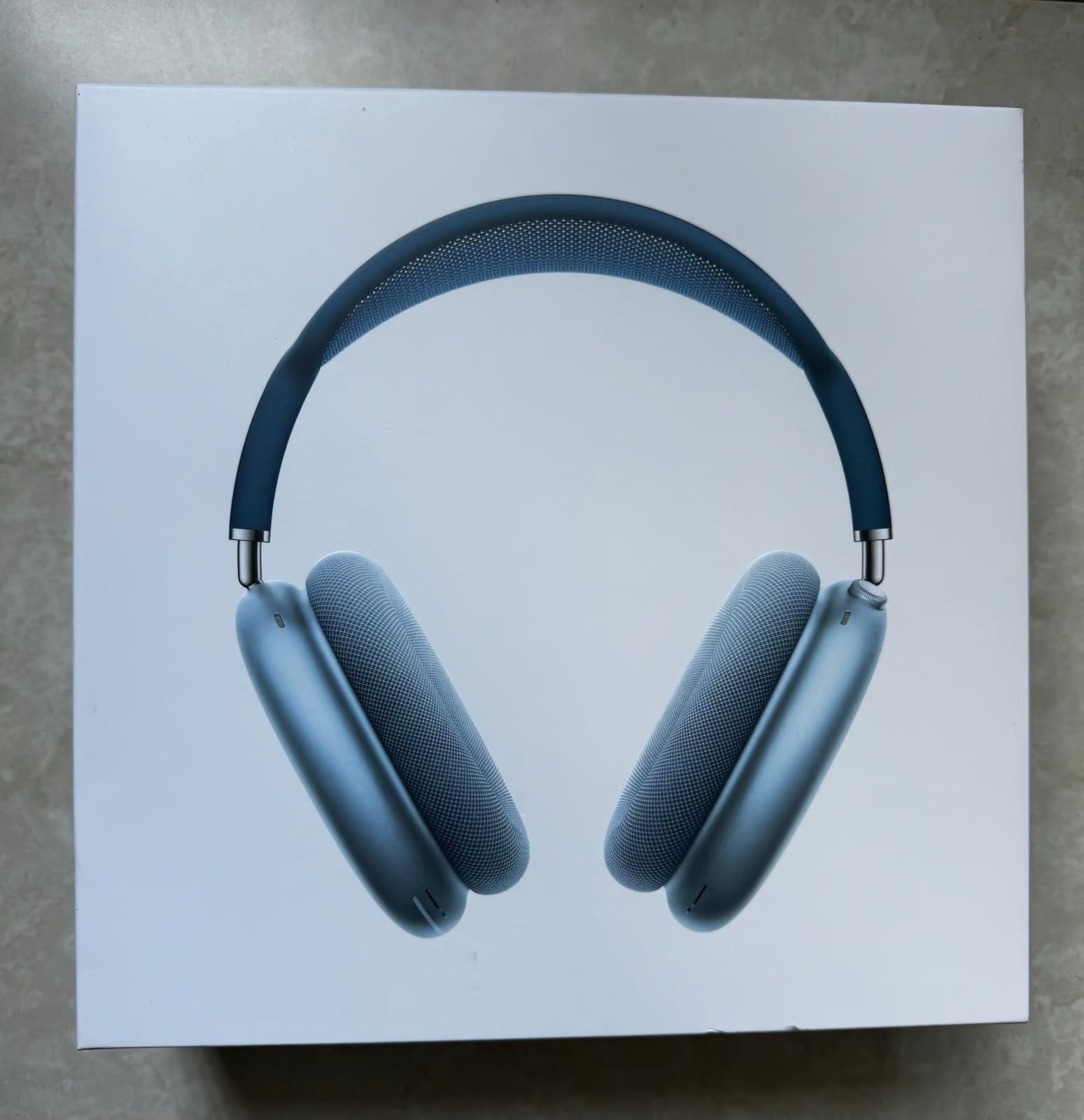 Apple AirPods Max with Smart Case in Sky Blue 7A76