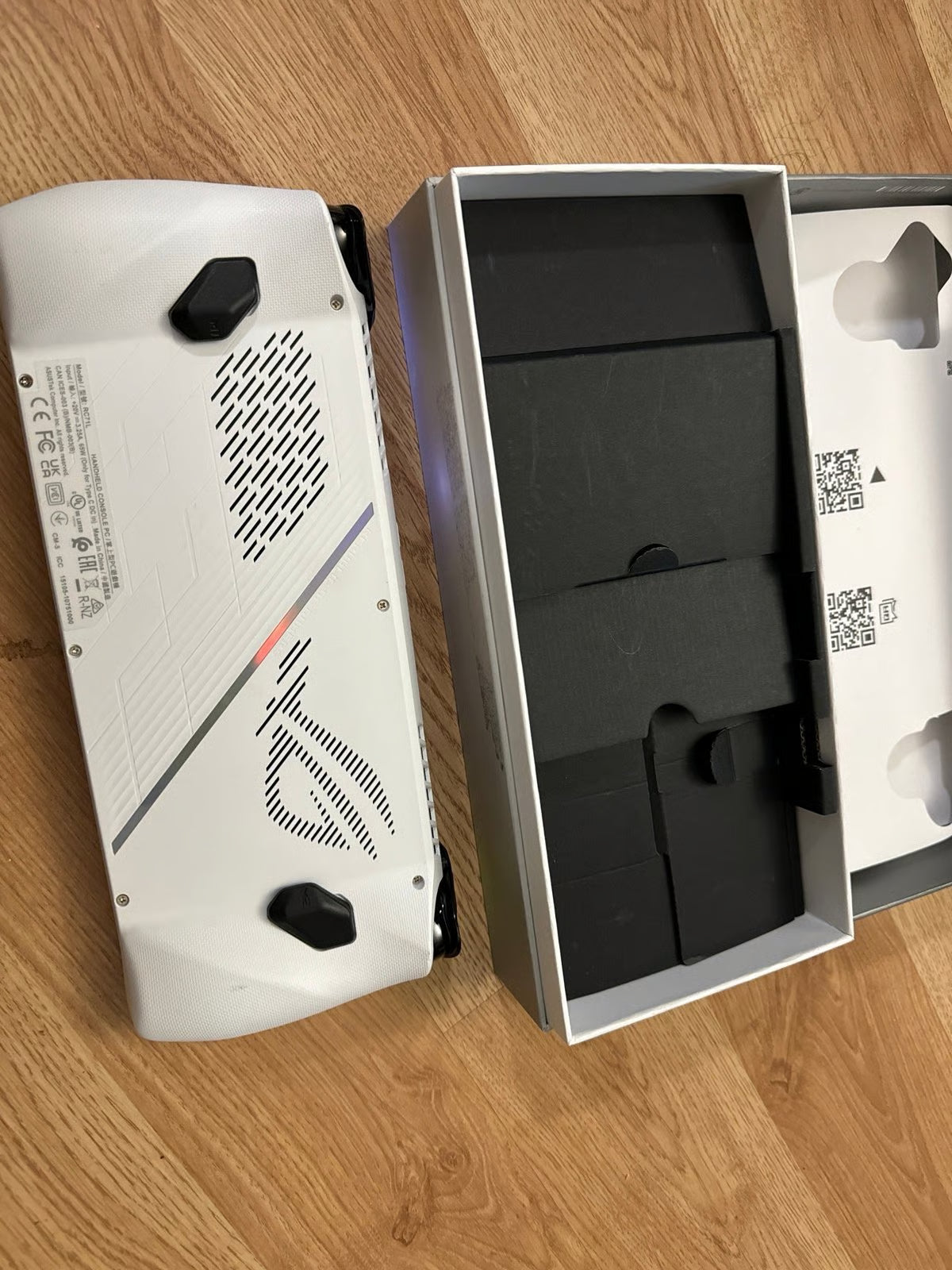 ASUS ROG Ally Z1 512GB Gaming Console With Charger 7W87