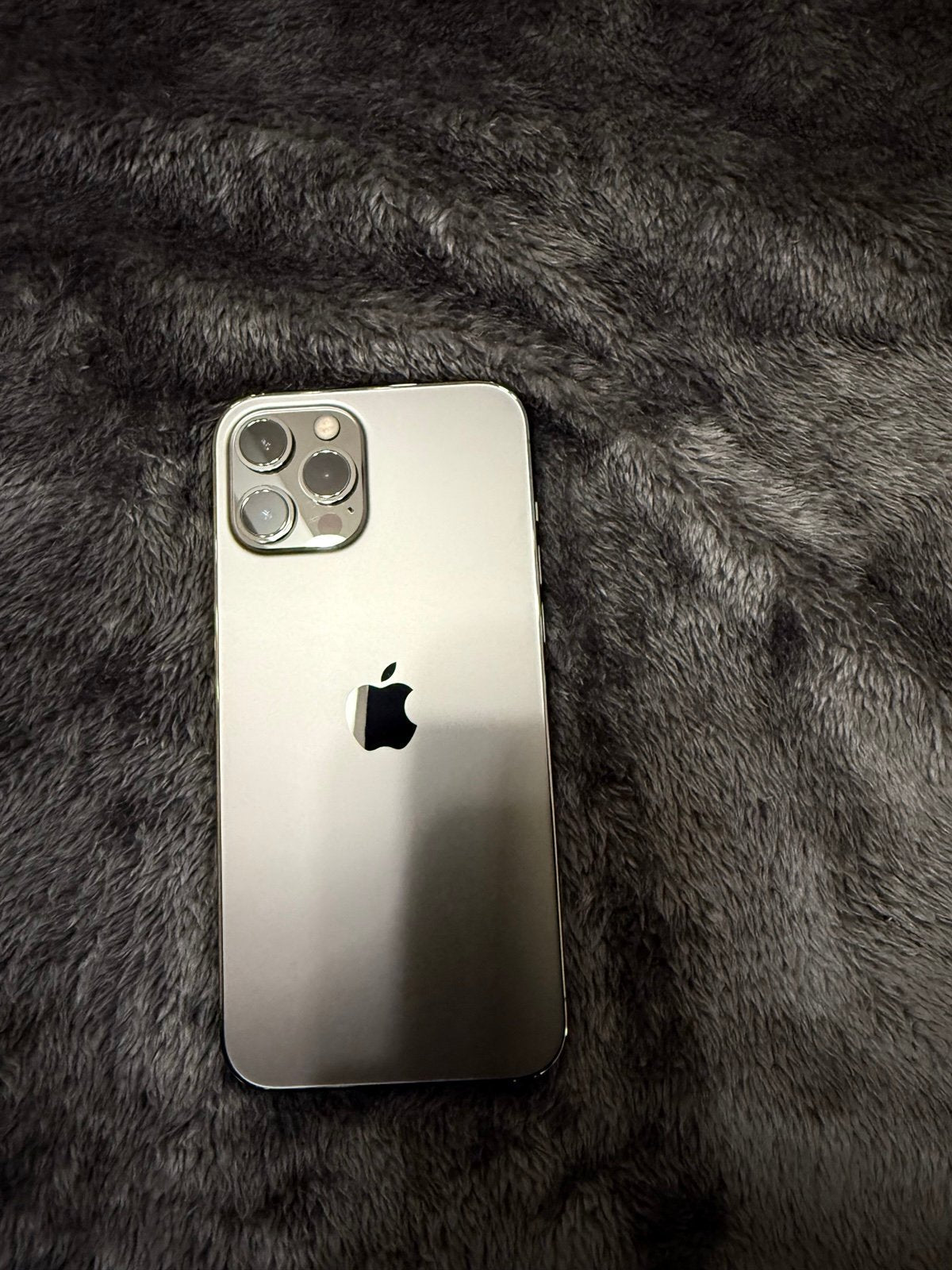 iPhone 12 Pro Max UNLOCKED 6H18