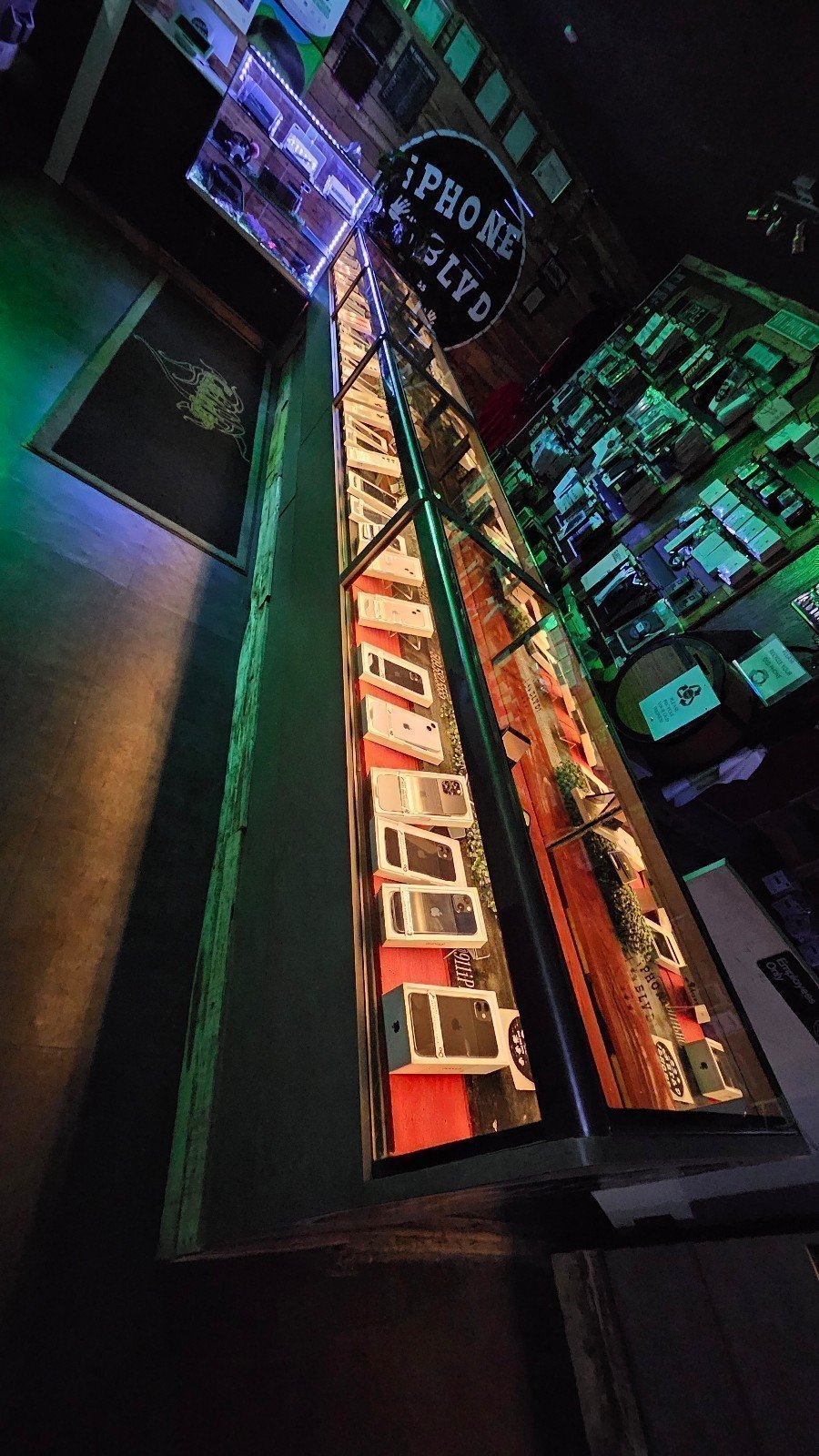 iPhone 15 pro max unlocked 256gb Titanium White unlocked NEW 9P17