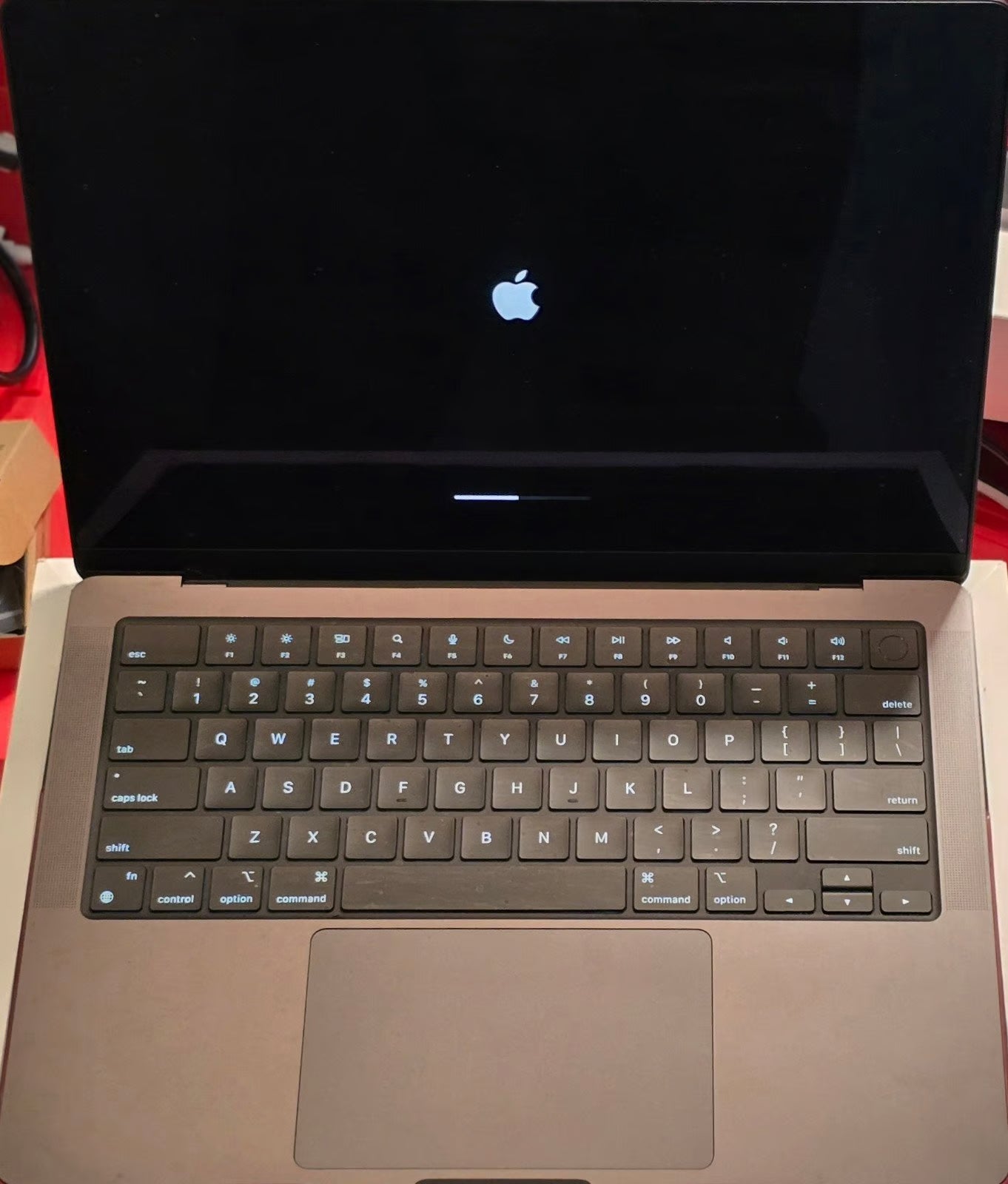 Macbook pro m3 pro chip 14"" 18 gb ram 8R51