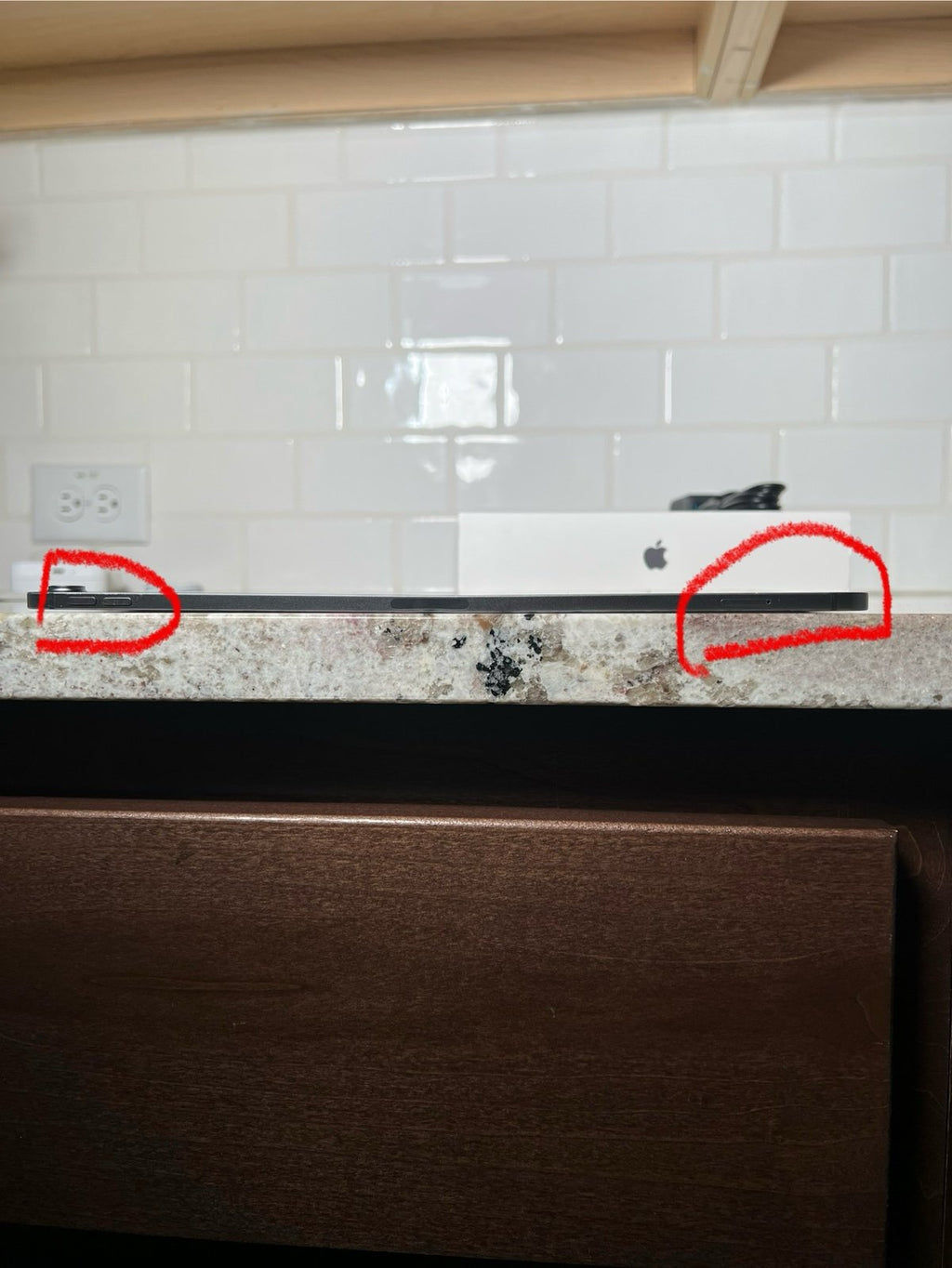 Apple iPad Pro 3rd Generation 256 GB in Space Gray Cellular FACTORY UNLOCKED 8W31