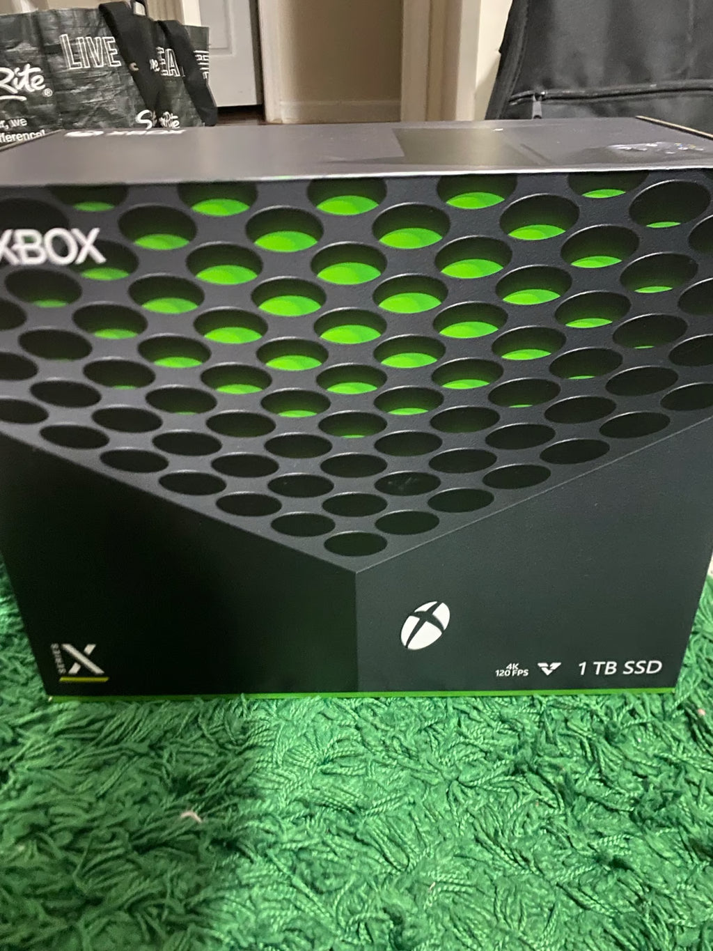 Xbox One Series X 1TB 6J18