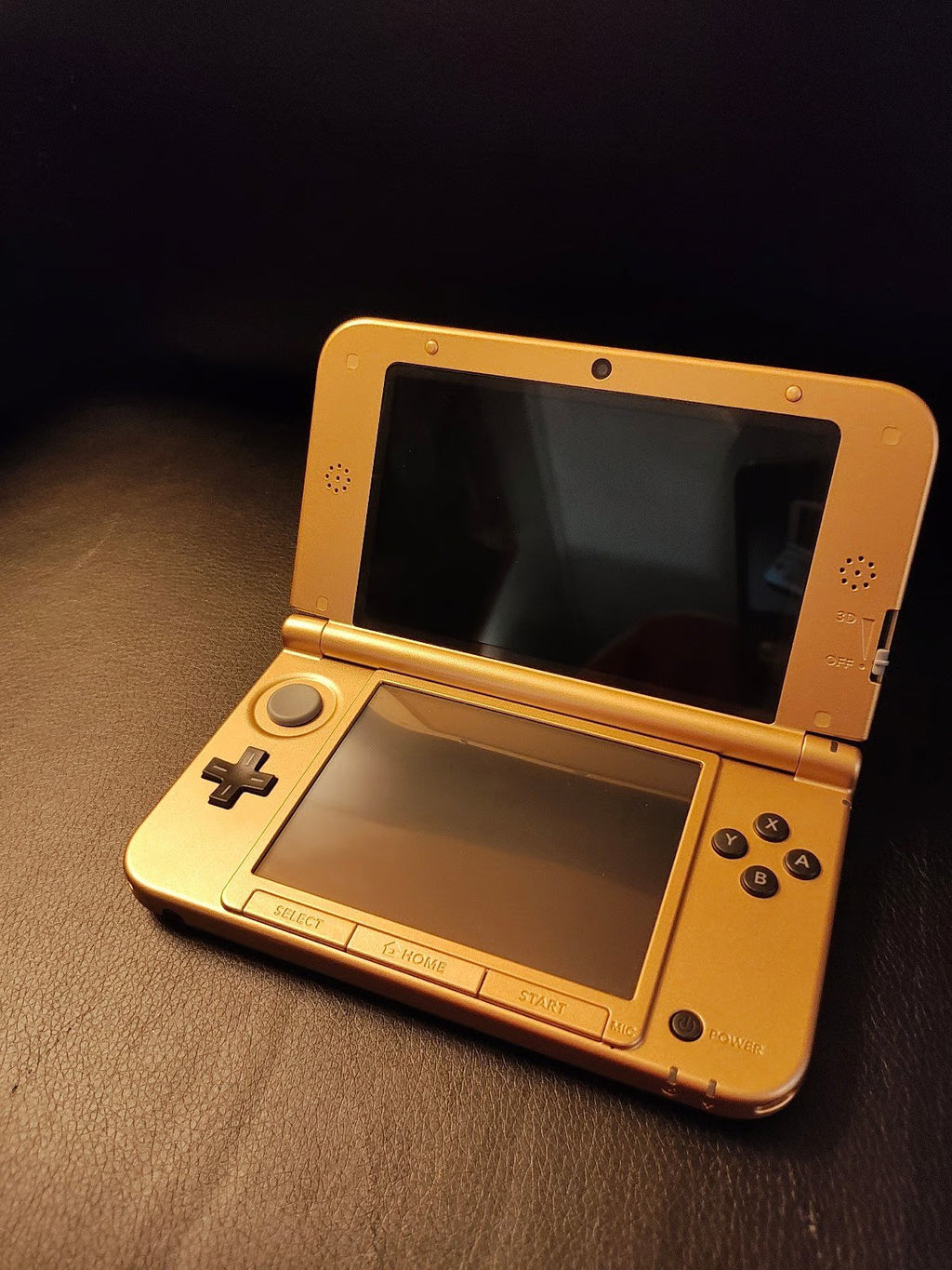 Nintendo 3DS XL The Legend of Zelda Triforce in Gold