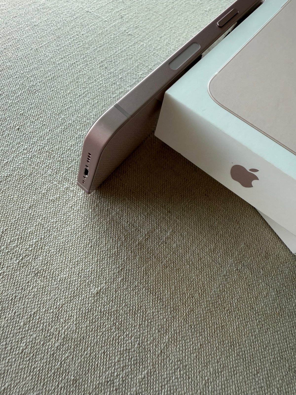 Apple iPhone 13 Mini Pink 128 GB Unlocked Bundle 8E37