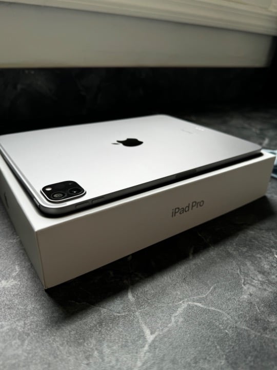 iPad Pro 11-inch 4th Generation (M2) 128GB Space Gray 7D21