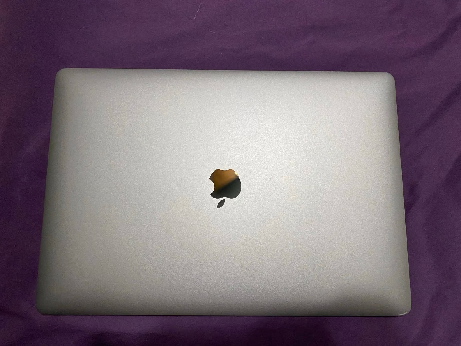 MacBook Pro 2019 Core i9 32gb Ram 512gb ssd 15 inch touchbar Radeon Pro Vega 16 5S88