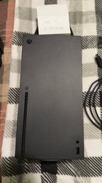 XBOX Series X 1TB (+ 2TB Seagate Card) (+2 XBOX X Controllers) + Headphones 3D99