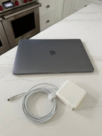 Apple Macbook Pro 2018 15鈥?w/touchbar i9 32gb RAM 1TB SSD (EXCELLENT CONDITION) 8A69