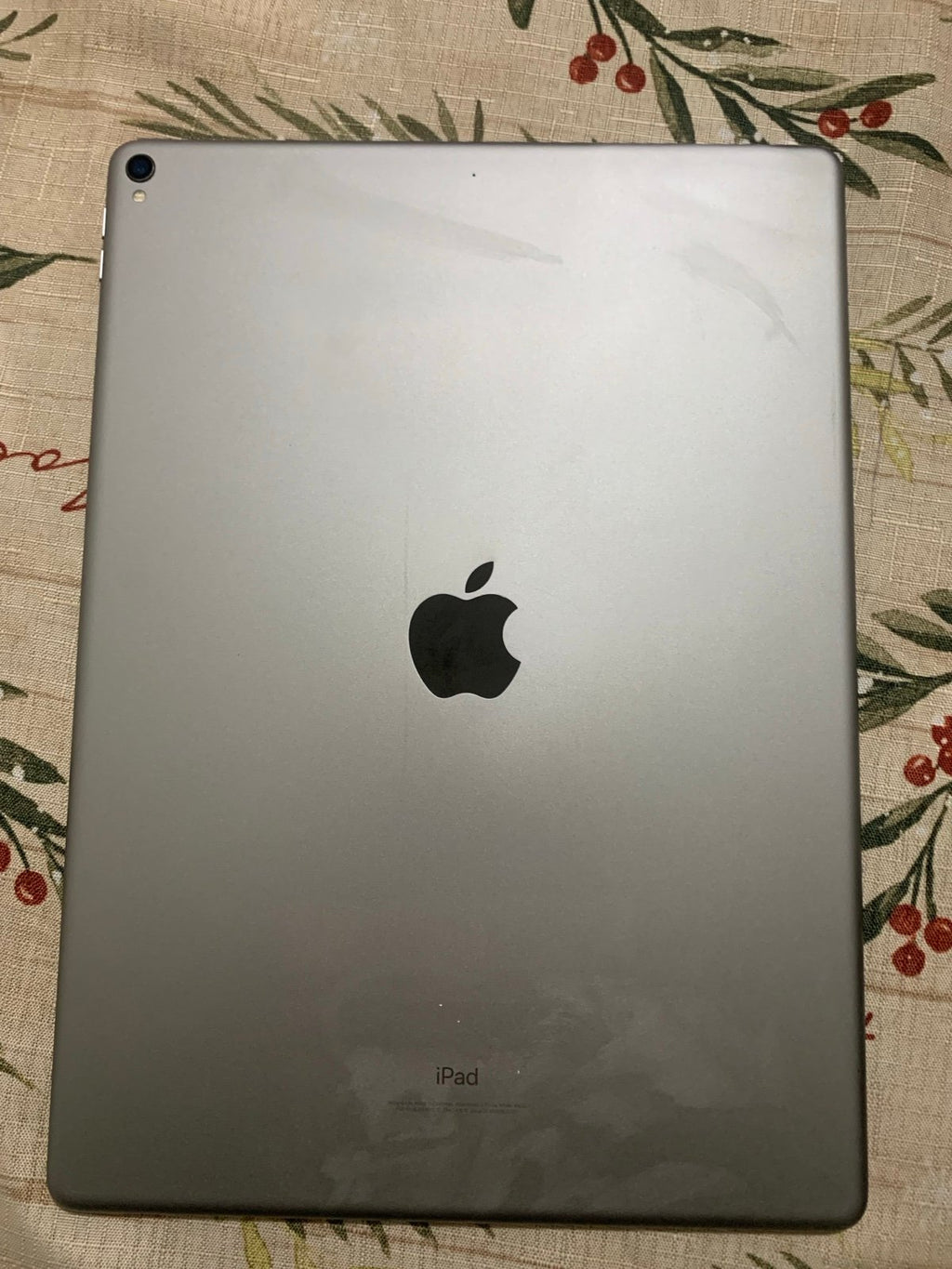 Apple iPad Pro 12.9�?2nd generation 64GB unlocked like new! 3M69