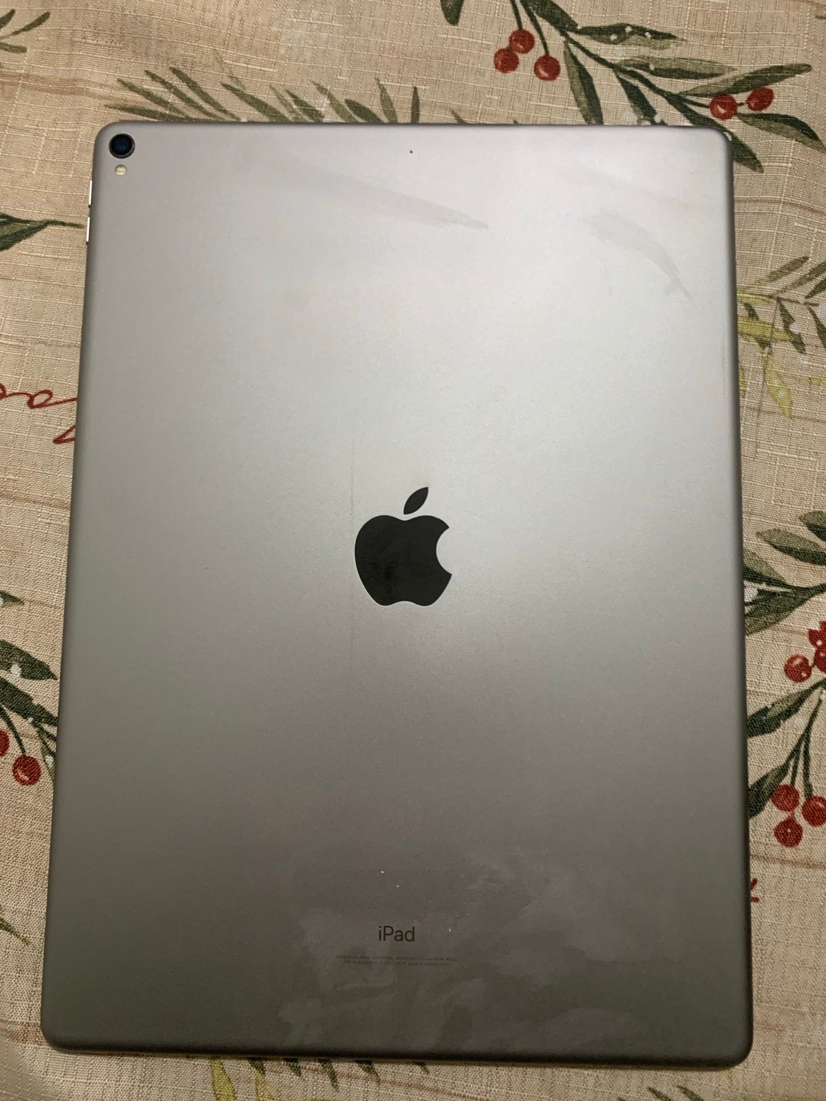 Apple iPad Pro 12.9�?2nd generation 64GB unlocked like new! 3M69