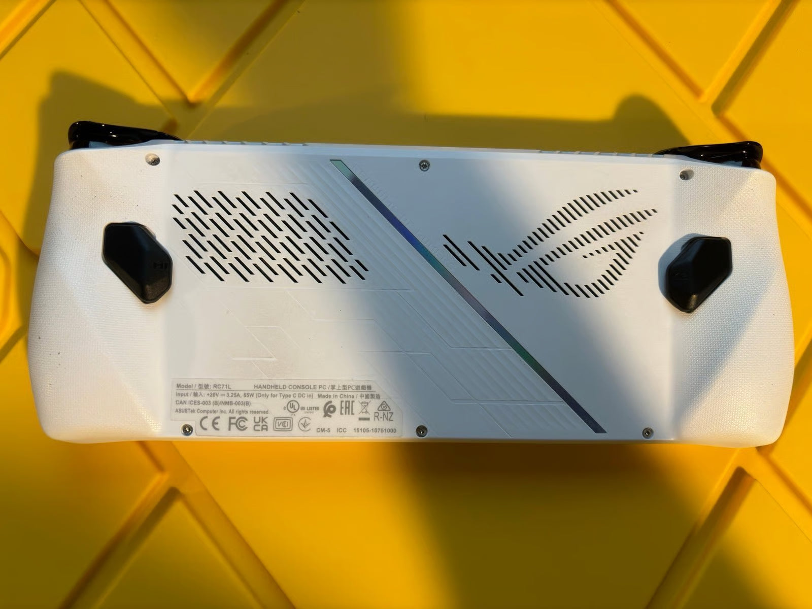 ASUS rog ally z1 extreme 6L85