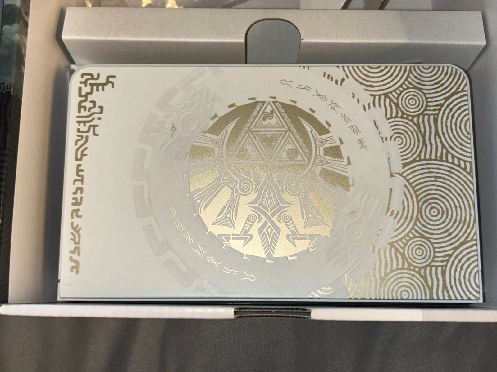 Zelda OLED Nintendo Switch Console Bundle 8X91