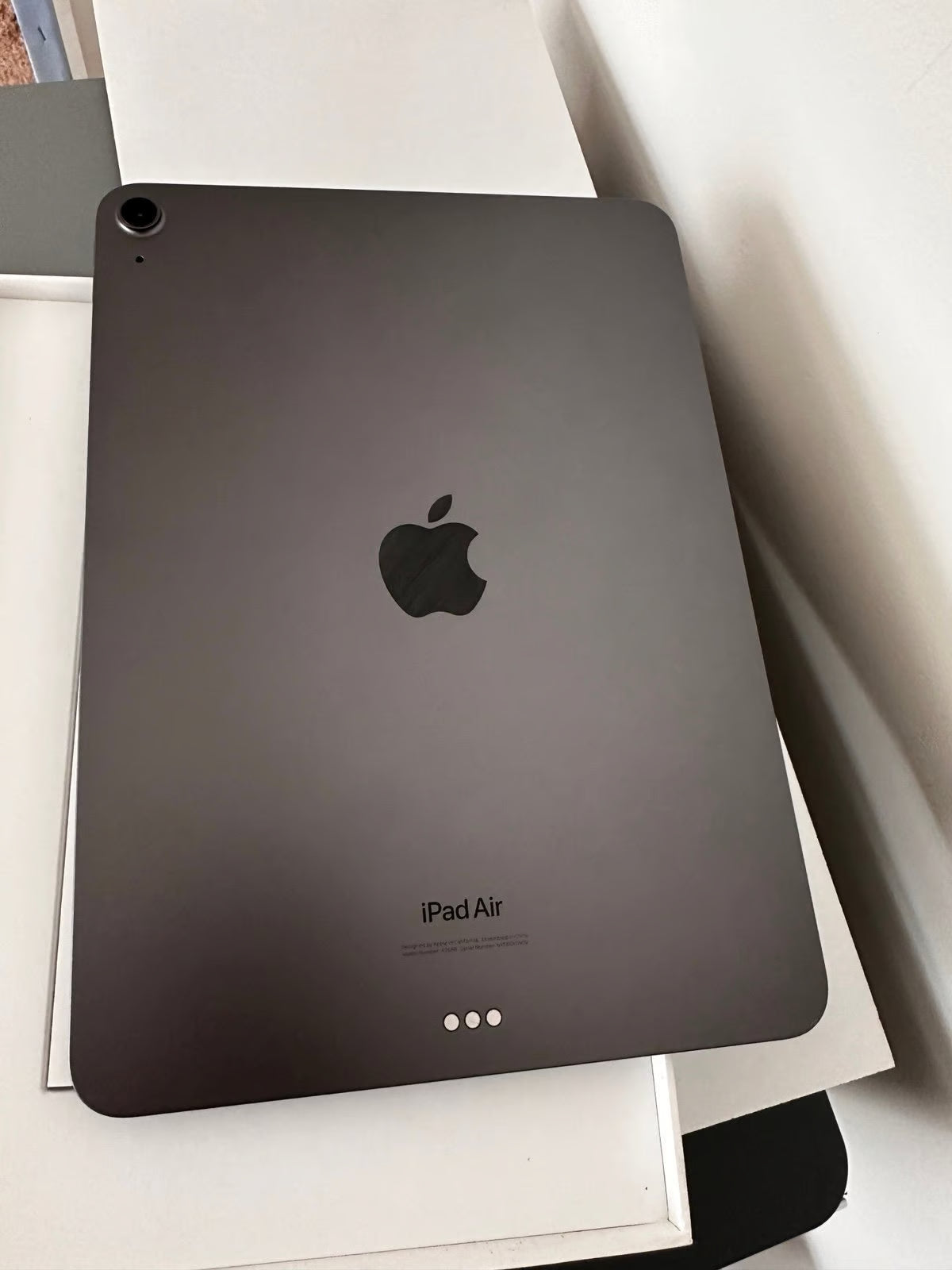 Apple iPad Air 5th Generation 64 GB in Space Gray 6G58
