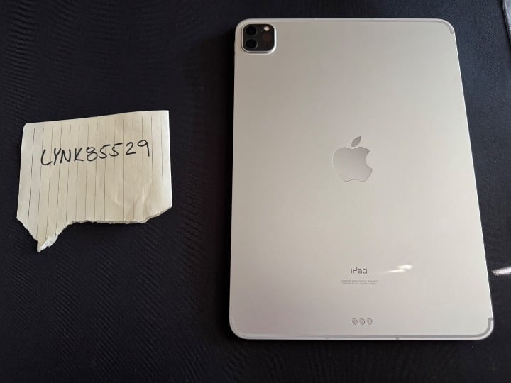 iPad Pro 11"" m1 with Magic Keyboard and pencil 2O58