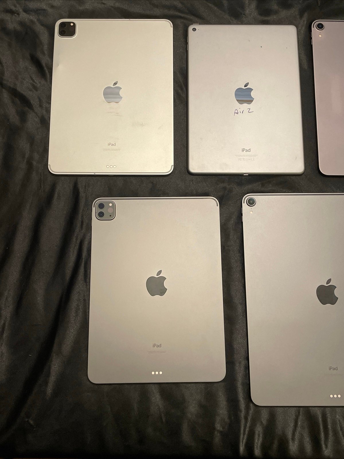 4 iPad Pros iCloud locked 6T51