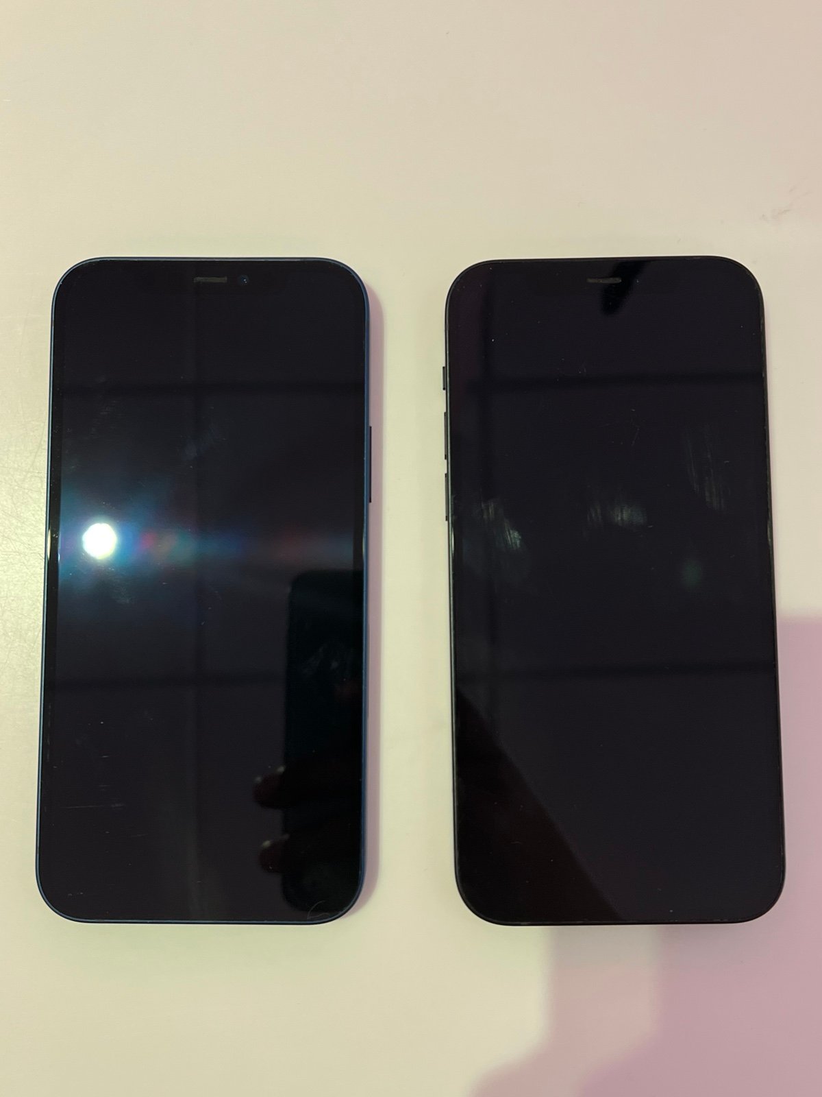 Apple iPhone 12 64GB (2 iPhones 12 and 4 chargers) 1E67