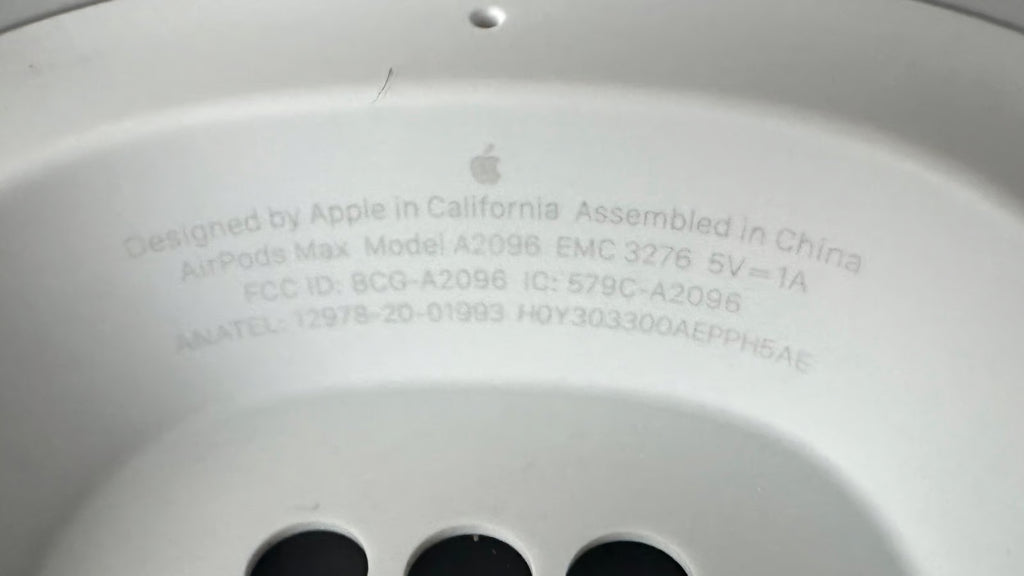 AirPods Max with 2 cover sets and case 6N19