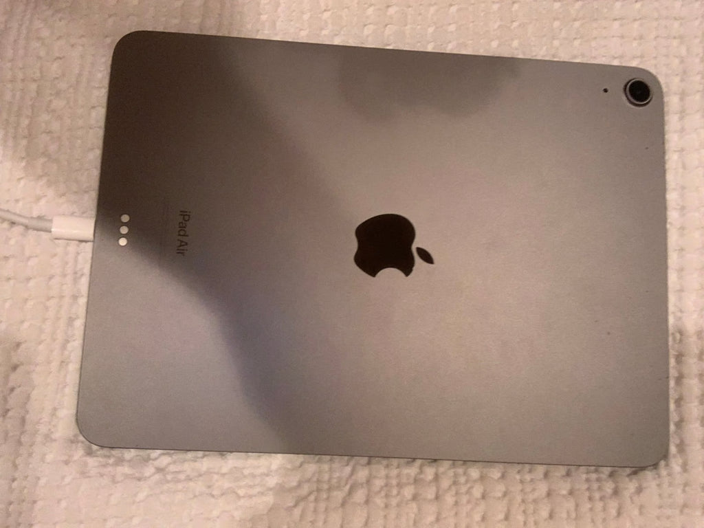 Apple iPad Air 5th Generation 64 GB 3G18