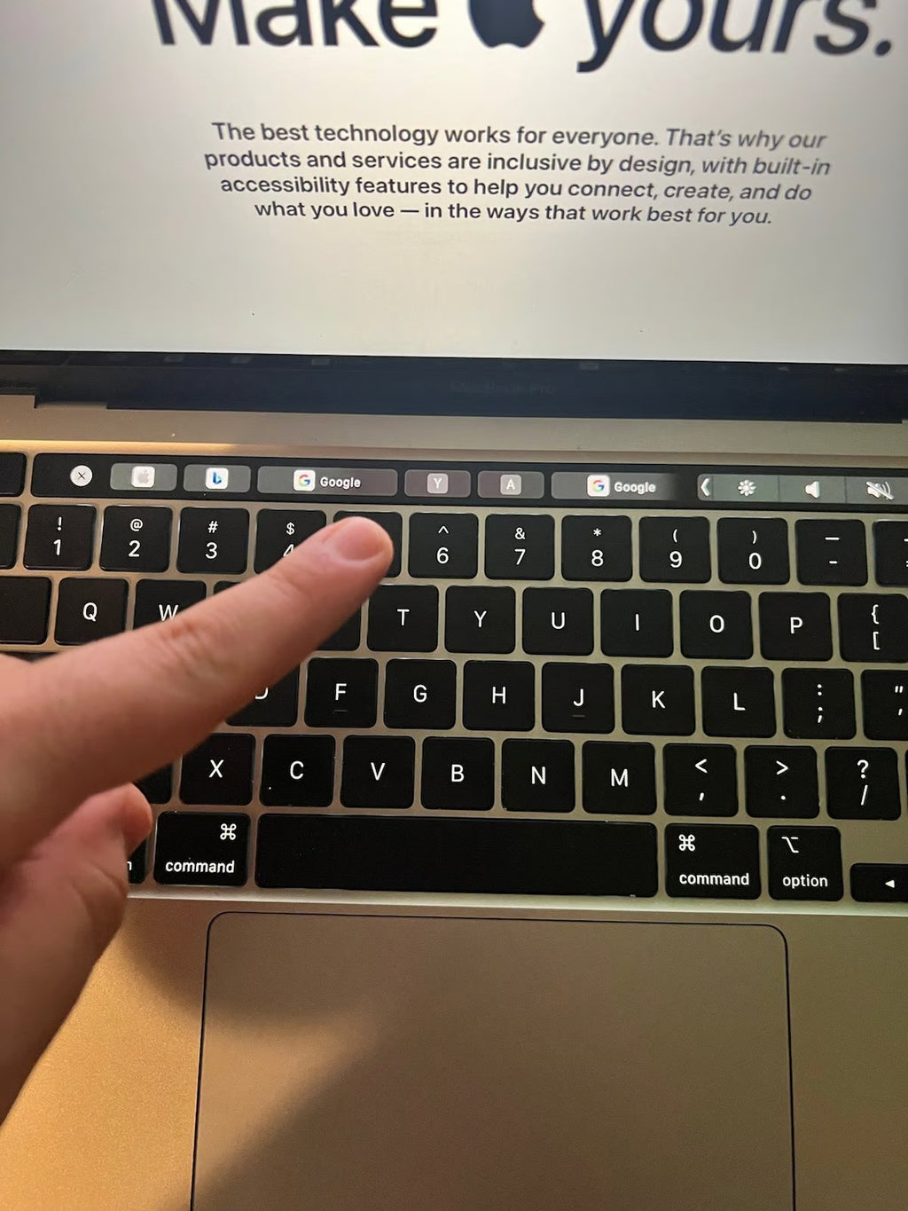 Apple MacBook Pro with Touch Bar screen !! 2W72