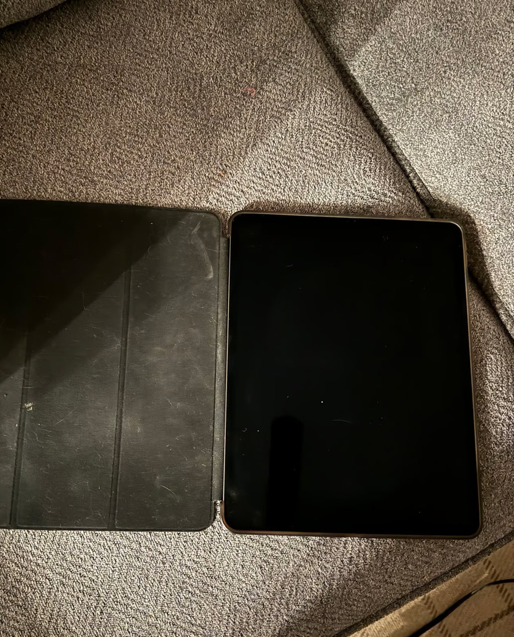 iPad Pro 12.9�?WiFi and Cellular 9M29