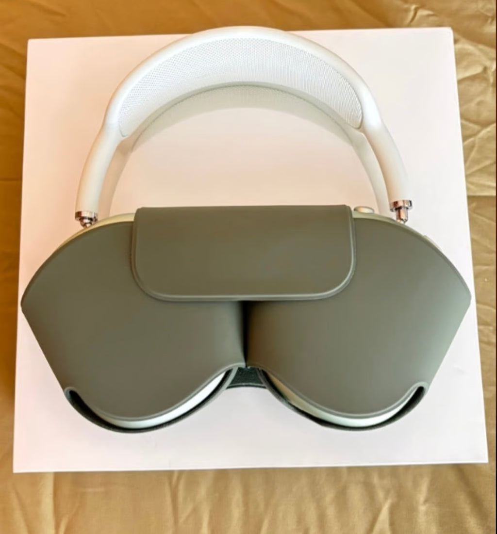 Apple AirPods Max with Smart Case in Green 6Y12