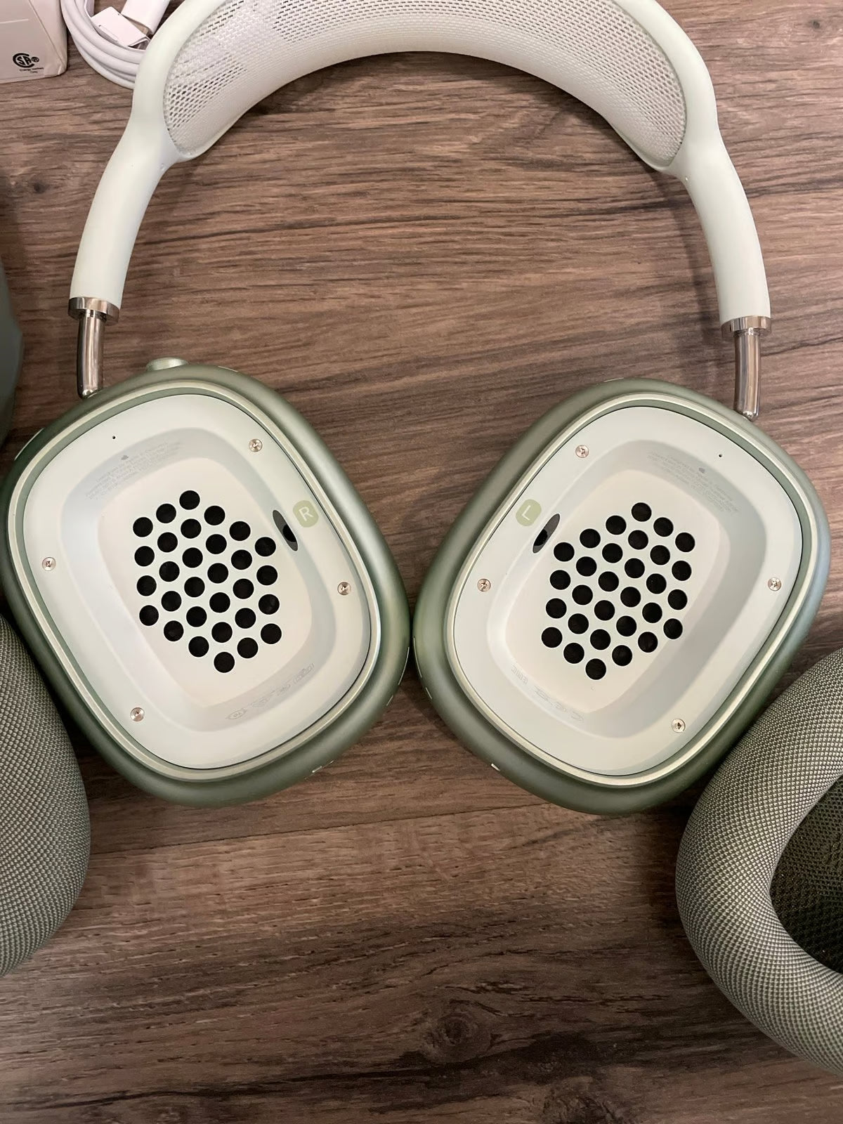 Apple AirPods Max with Smart Case in Green 7R16