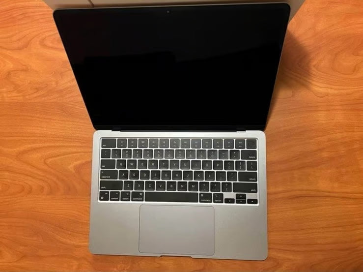 M2 MacBook Air 13 in 256gb 16gb Ram 8L83
