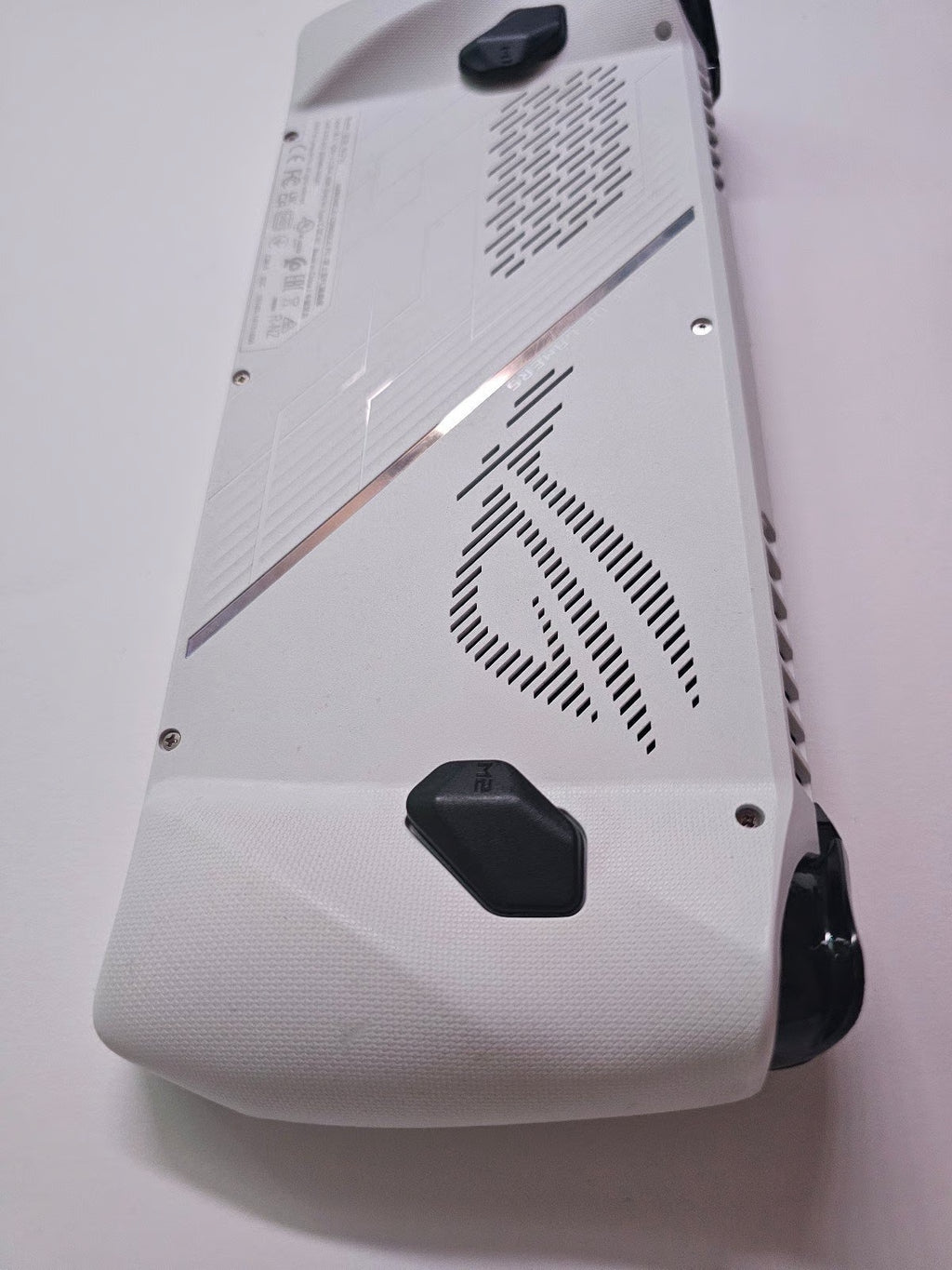 ASUS ROG Ally Z1 Extreme Handheld Gaming PC 7Y93