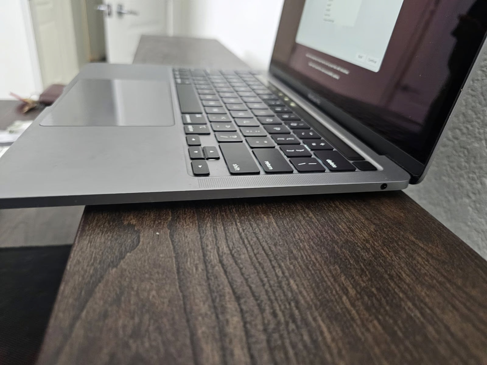 Apple Macbook Pro A2338 13in.  M1 3.2 GHz  256GB SSD 5W79