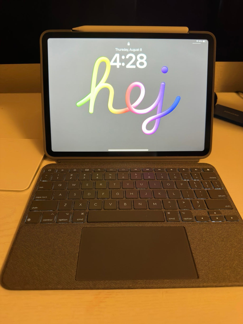 Apple iPad Pro M2 with Logitech Combo Touch and Apple Pencil 6Q31