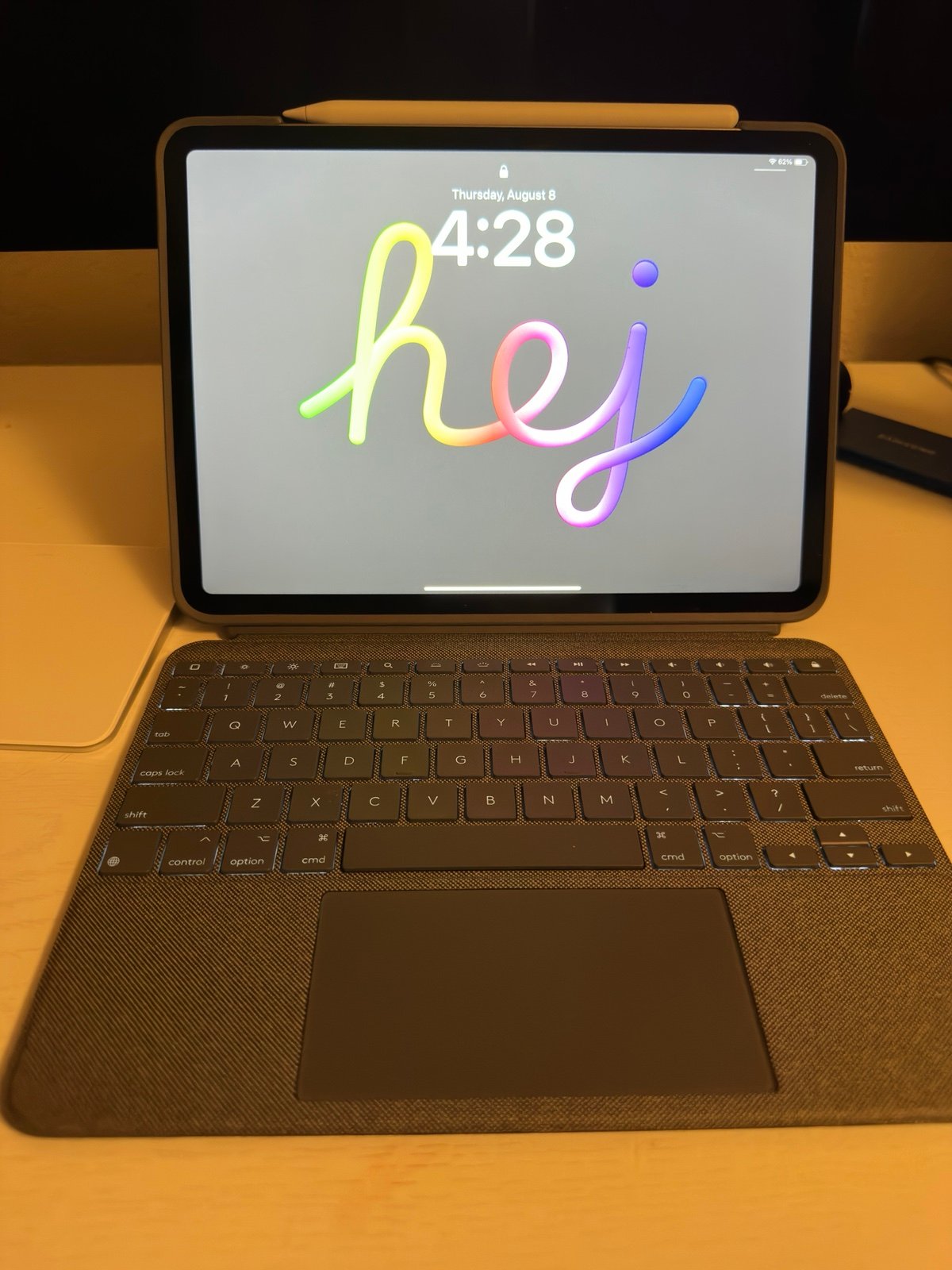 Apple iPad Pro M2 with Logitech Combo Touch and Apple Pencil 6Q31