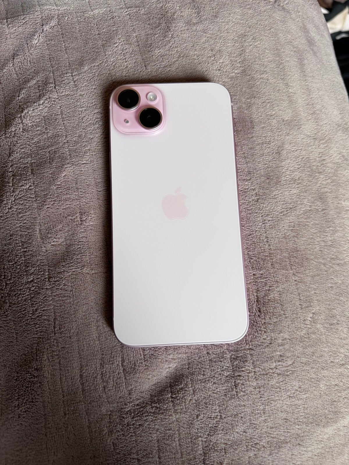 iPhone 15 plus pink 7M56