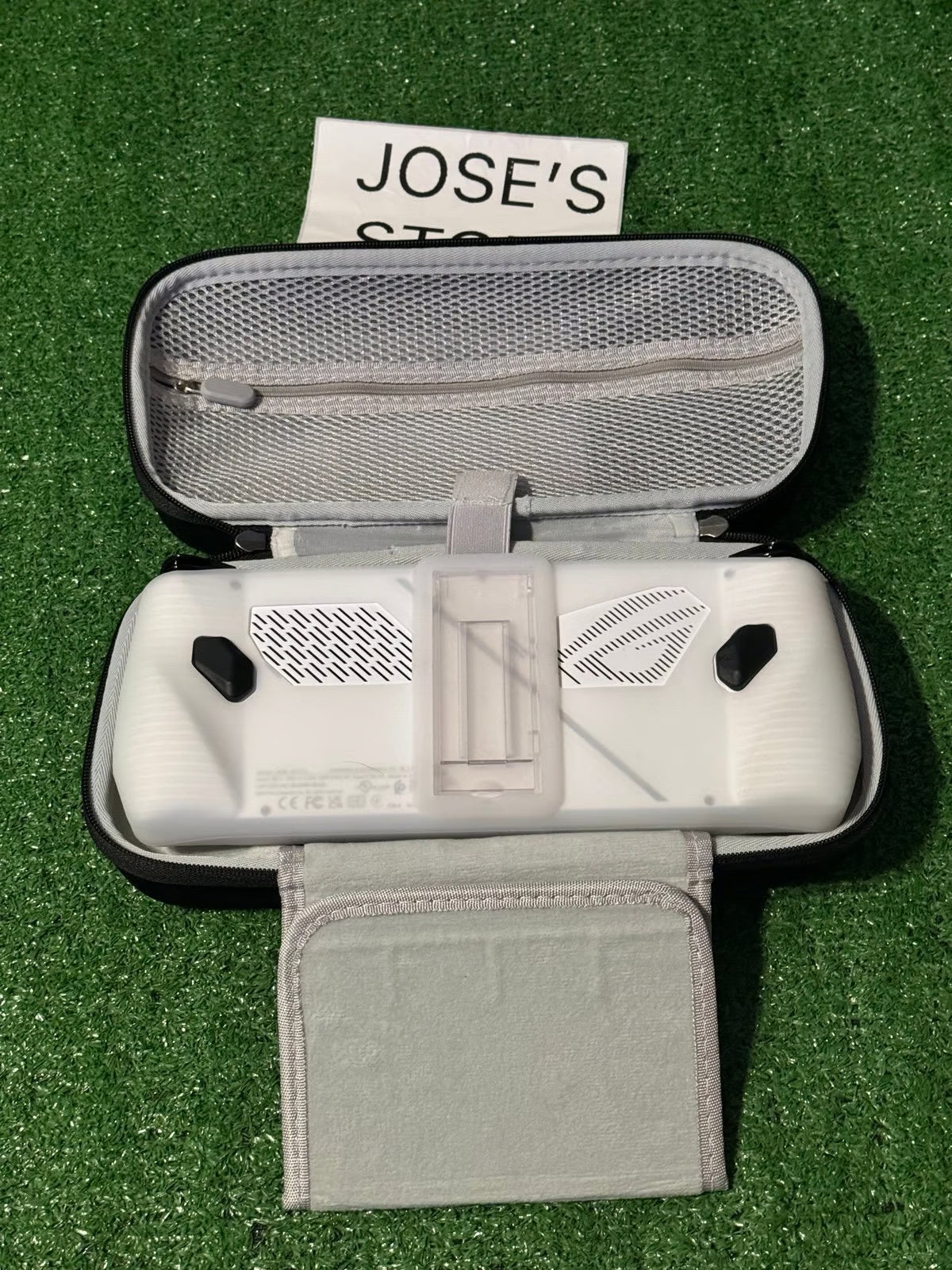 ASUS - ROG Ally 7"" 120Hz FHD 1080p Gaming Handheld - AMD Ryzen Z1 Processor - 5L56